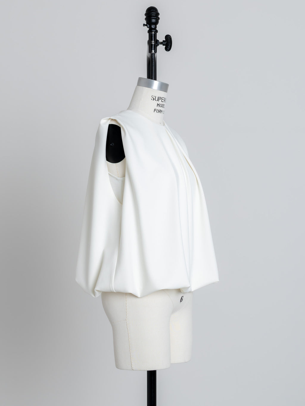 SILKY TECH TOP/White