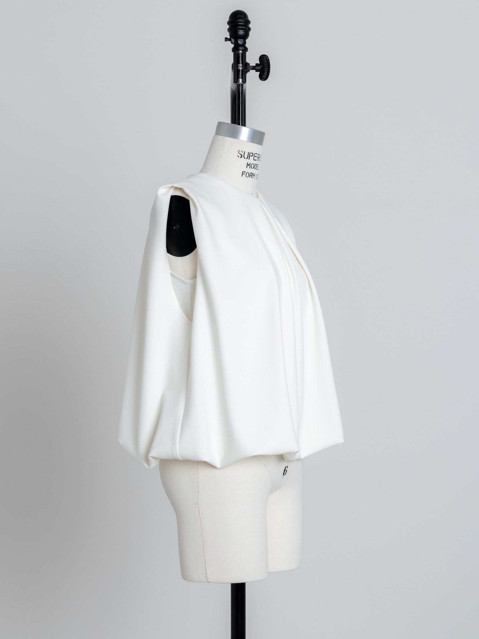 SILKY TECH TOP/White