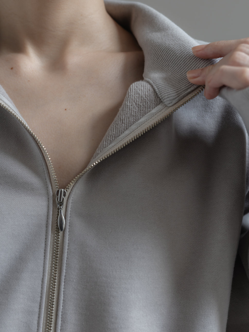 【PRE ORDER】HALF ZIP SWEAT