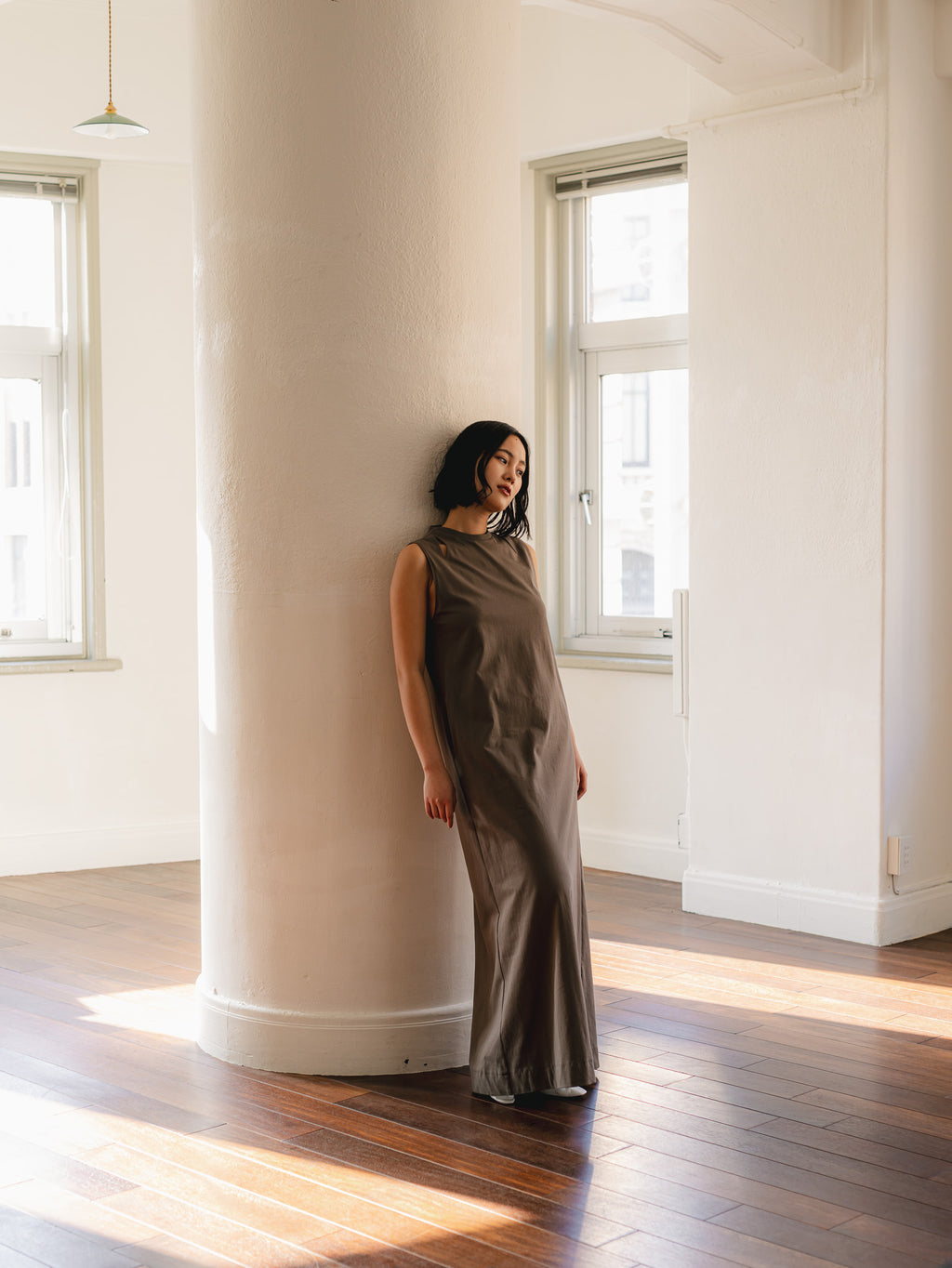 CUT OUT DRESS / mocha greige