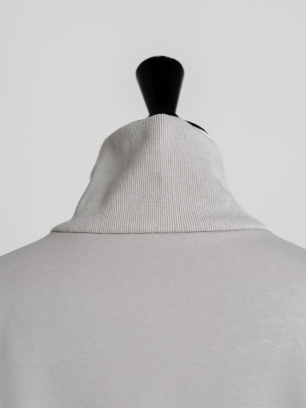 【PRE ORDER】HALF ZIP SWEAT