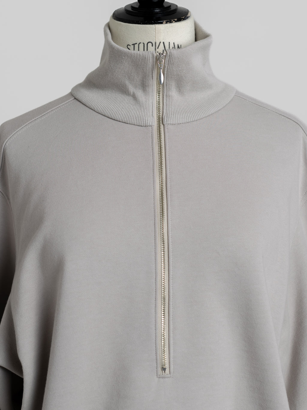 【PRE ORDER】HALF ZIP SWEAT