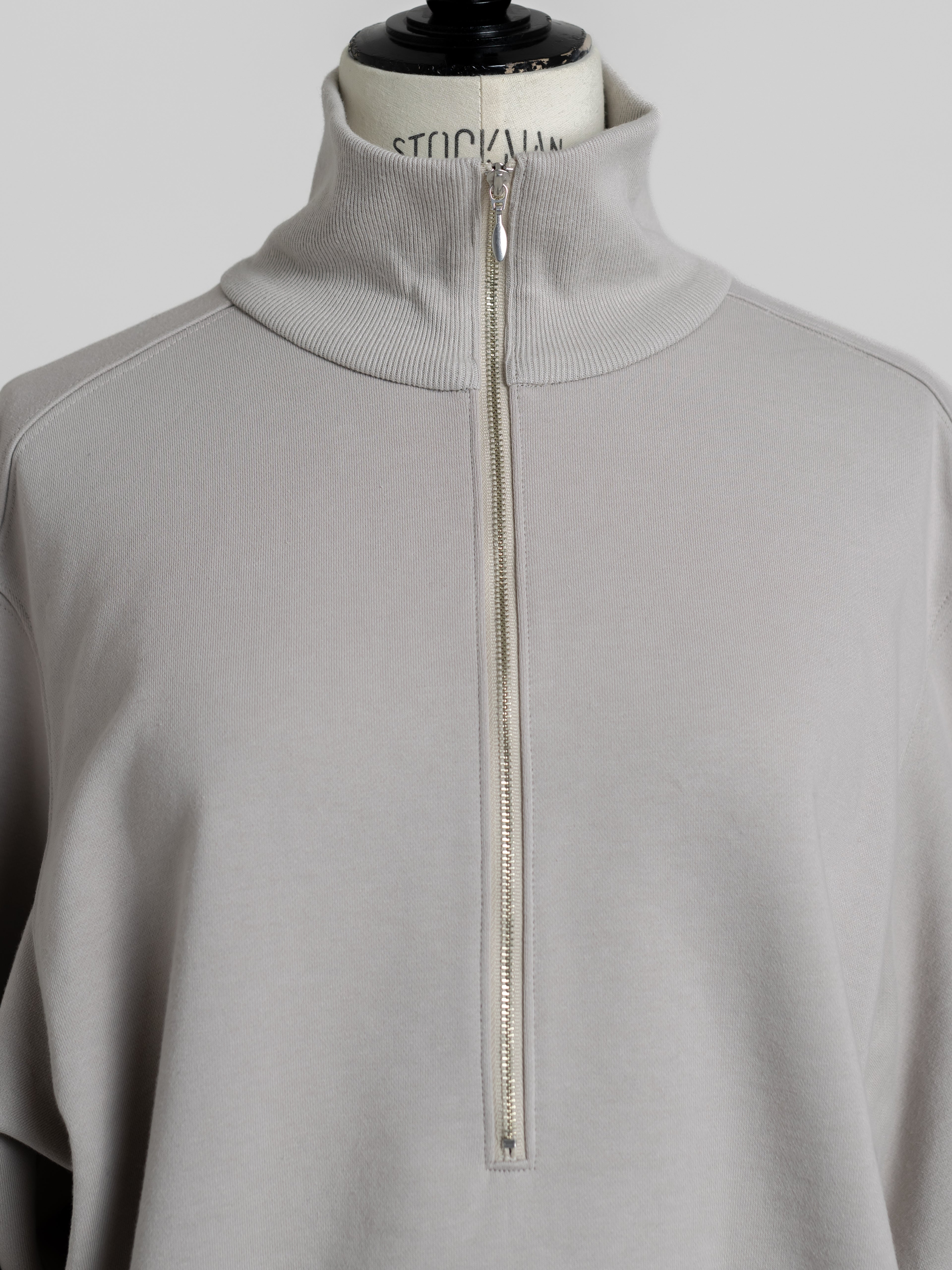 【PRE ORDER】HALF ZIP SWEAT