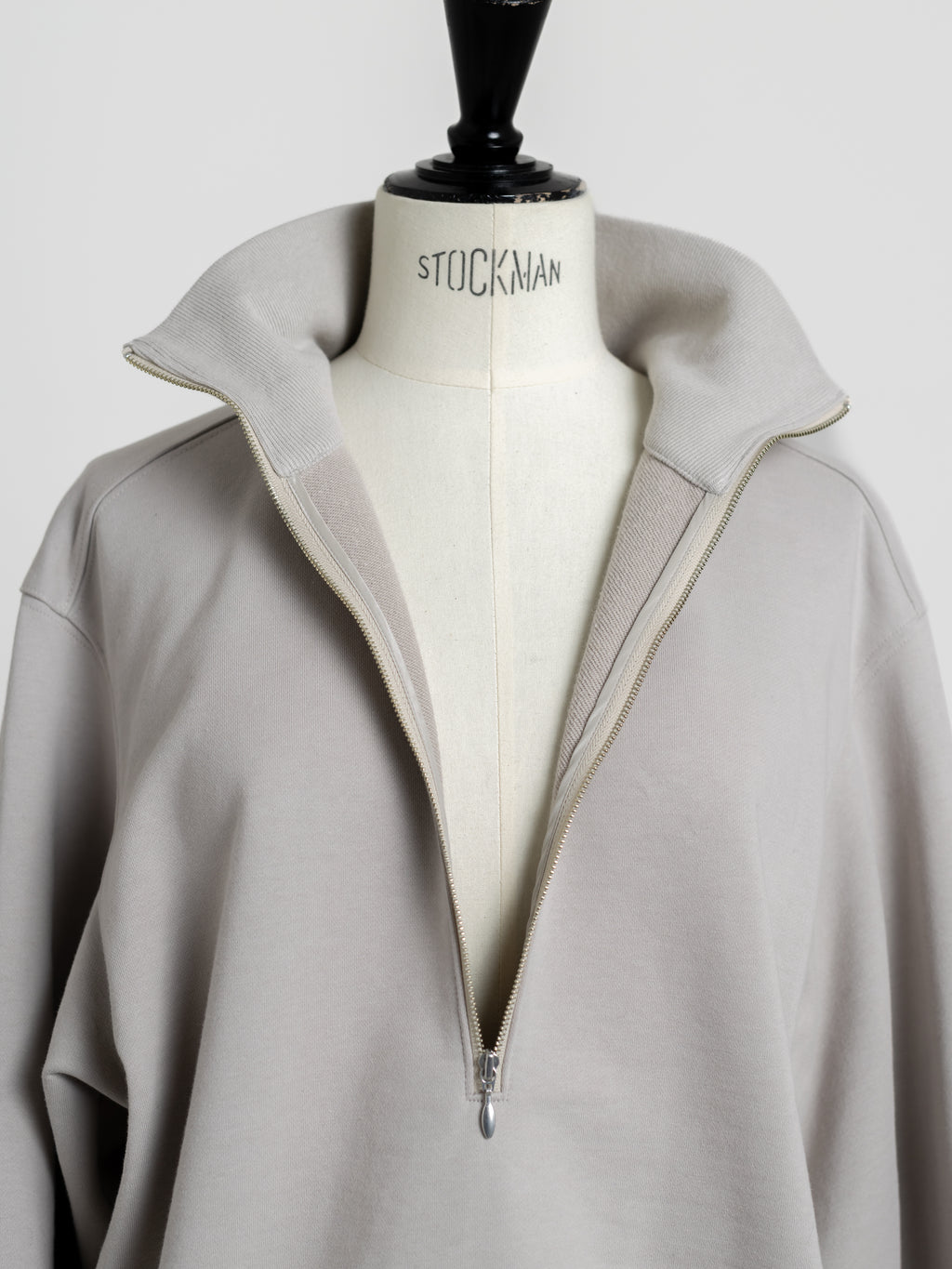 【PRE ORDER】HALF ZIP SWEAT