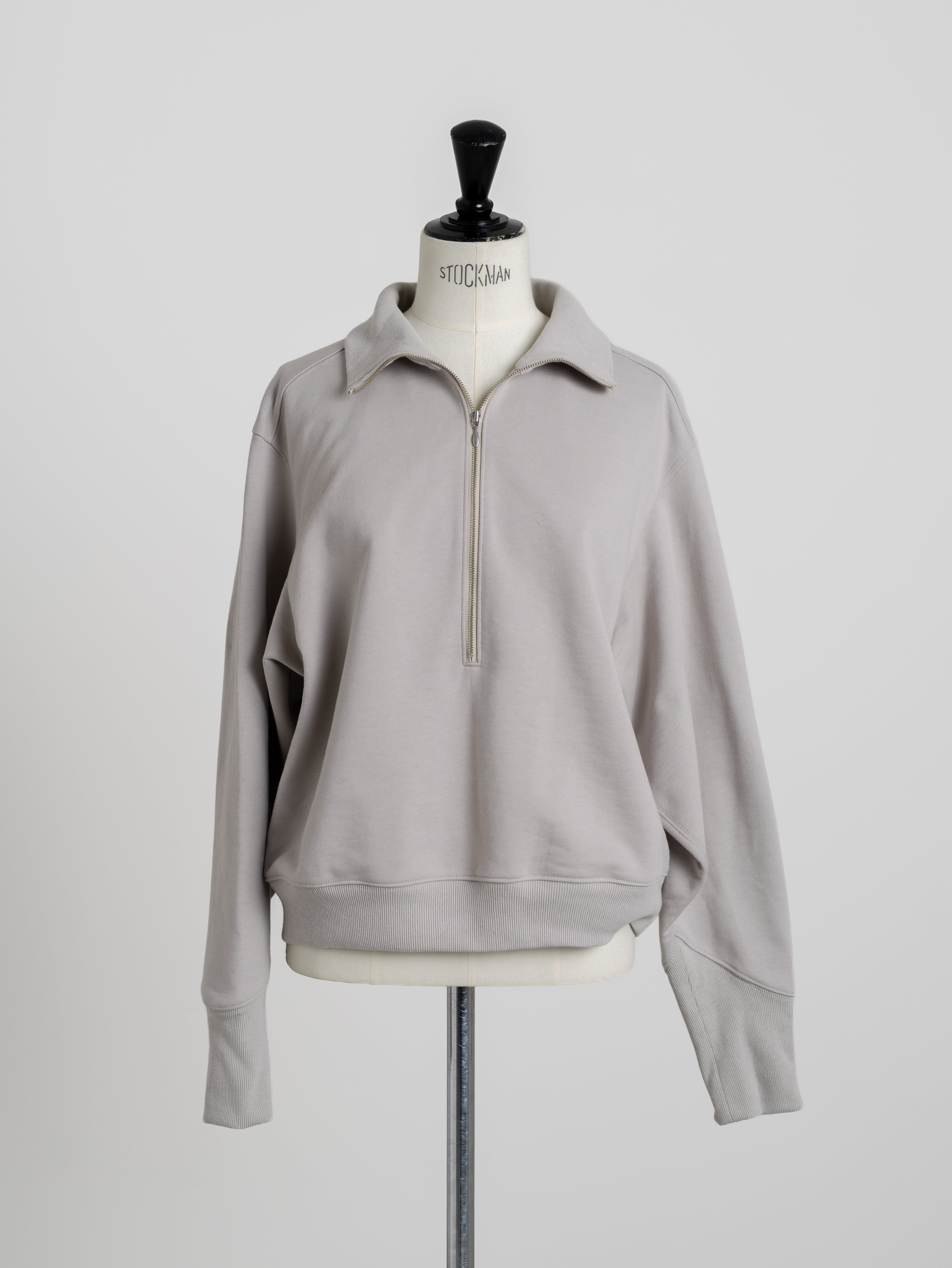 【PRE ORDER】HALF ZIP SWEAT