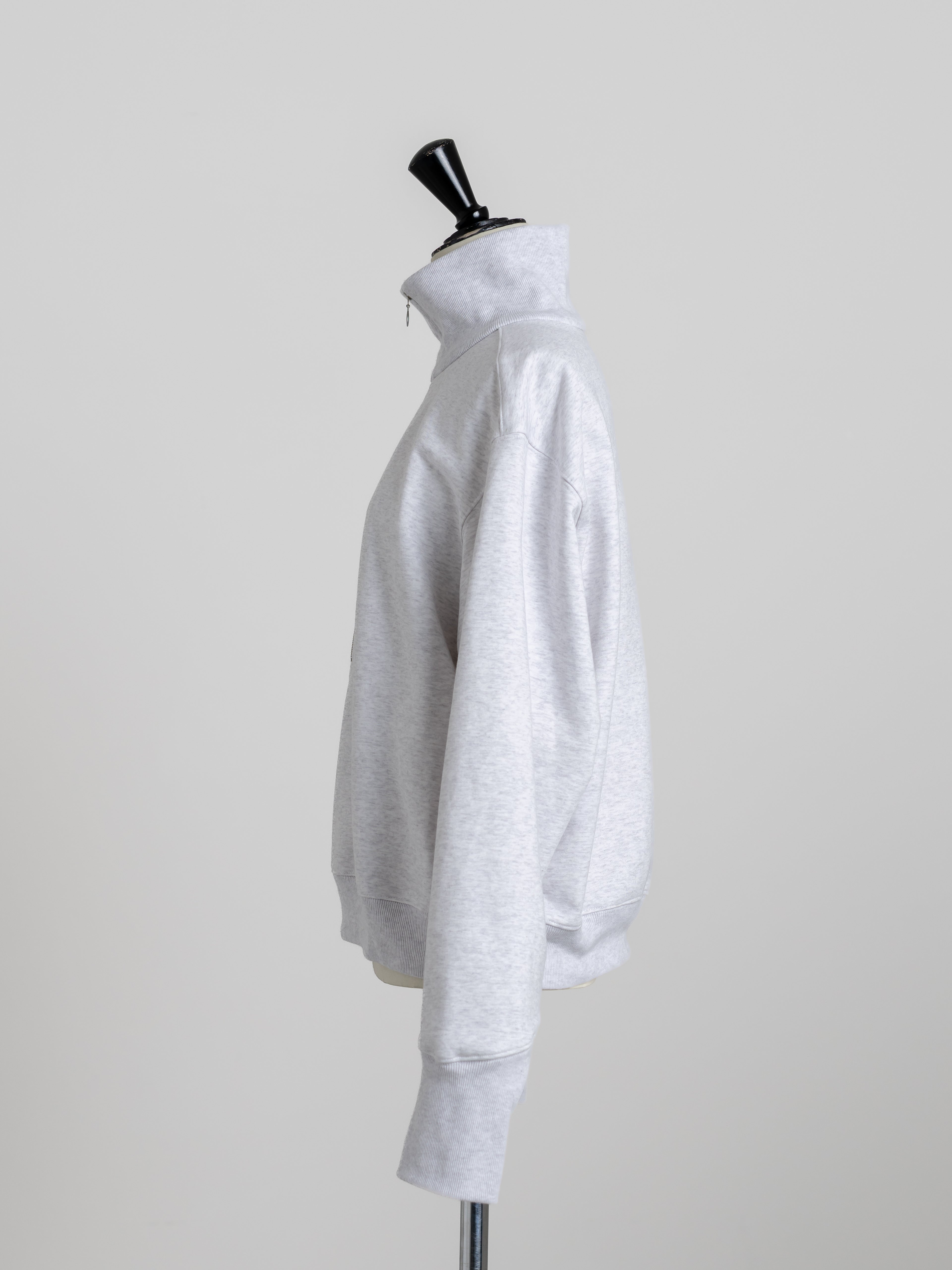 【PRE ORDER】HALF ZIP SWEAT