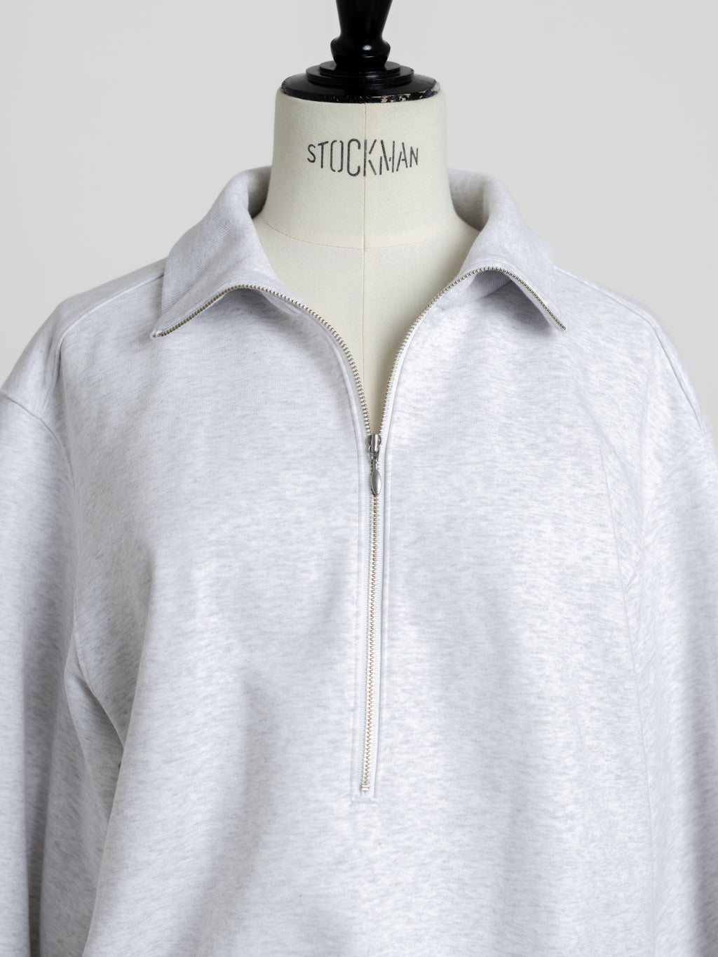 【PRE ORDER】HALF ZIP SWEAT