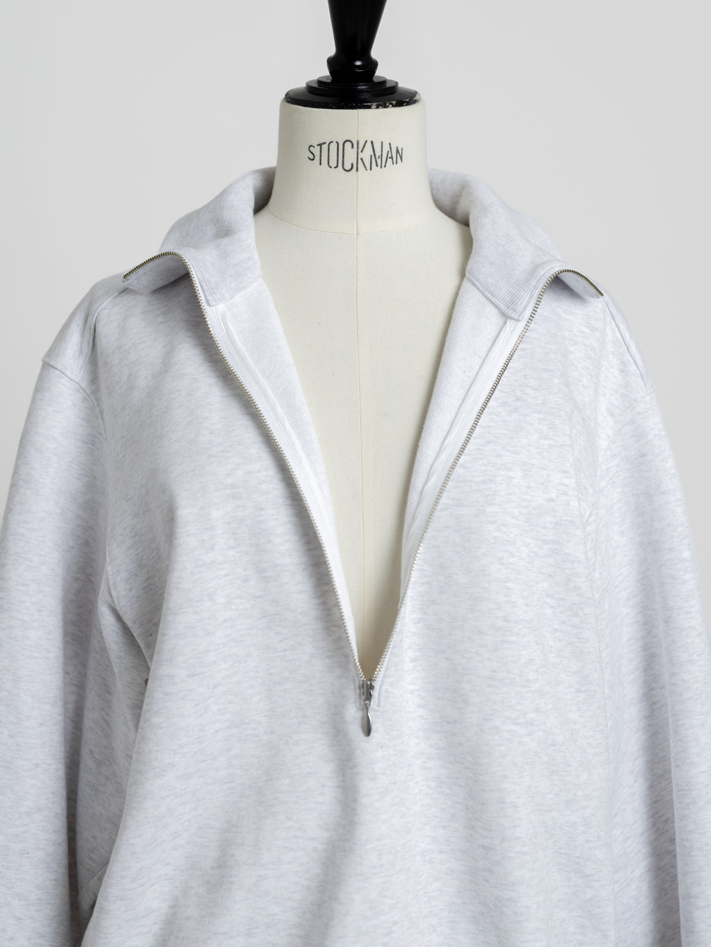 【PRE ORDER】HALF ZIP SWEAT