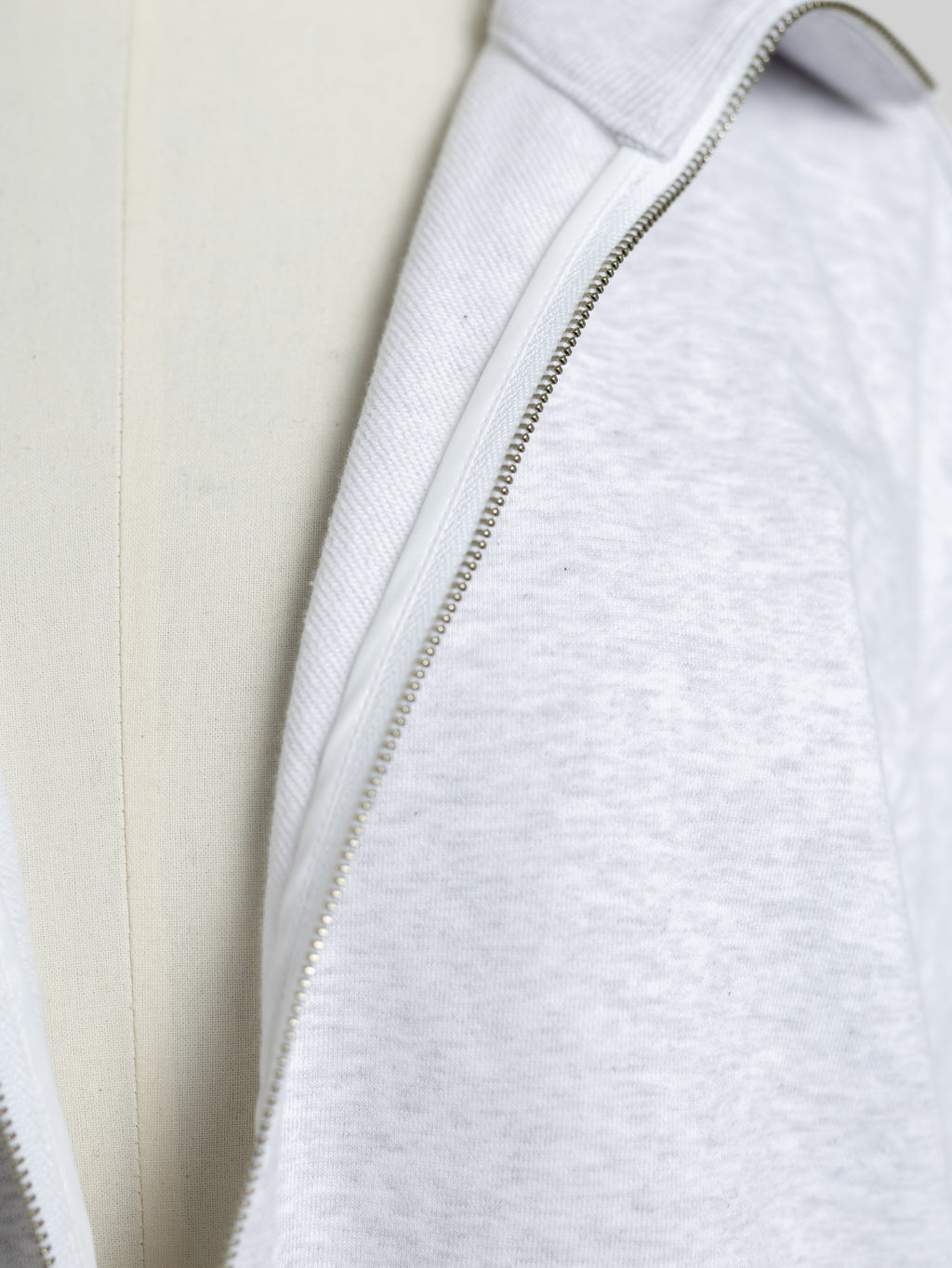 【PRE ORDER】HALF ZIP SWEAT