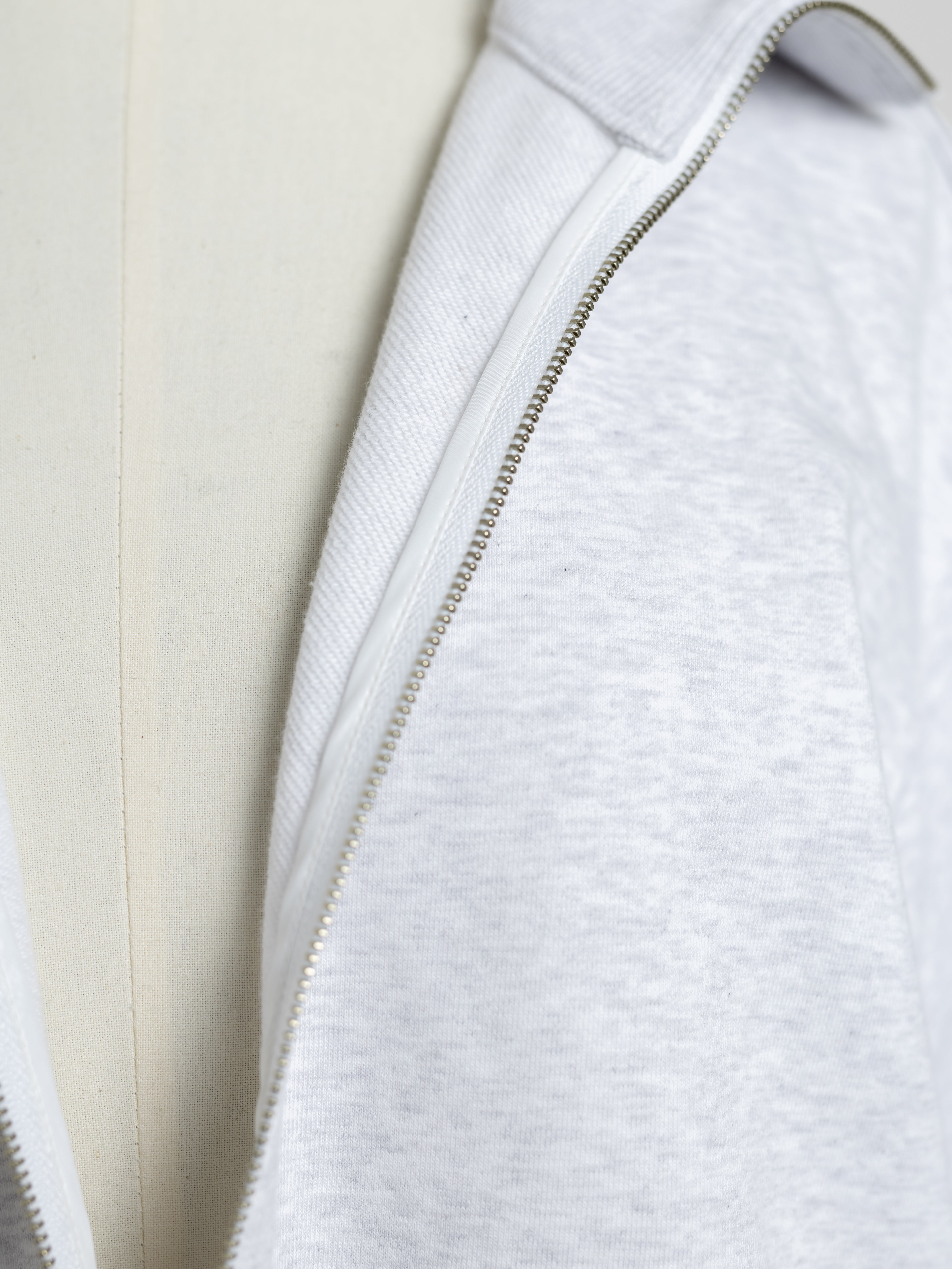 【PRE ORDER】HALF ZIP SWEAT