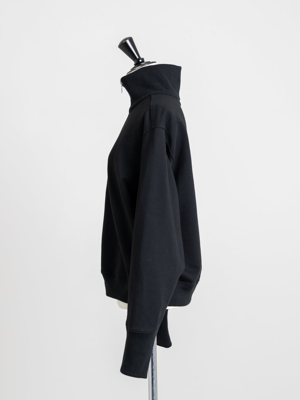 【PRE ORDER】HALF ZIP SWEAT