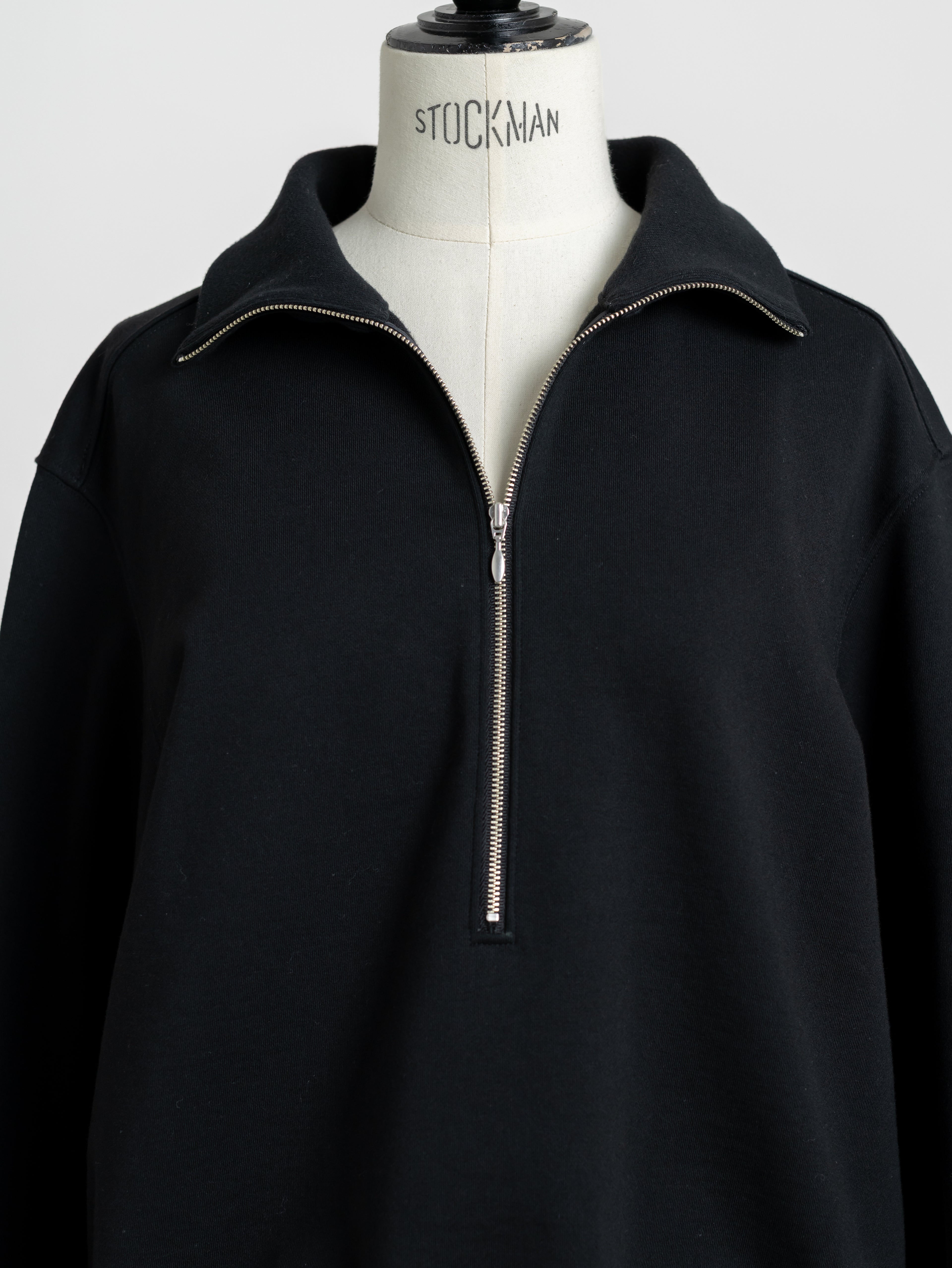 【PRE ORDER】HALF ZIP SWEAT