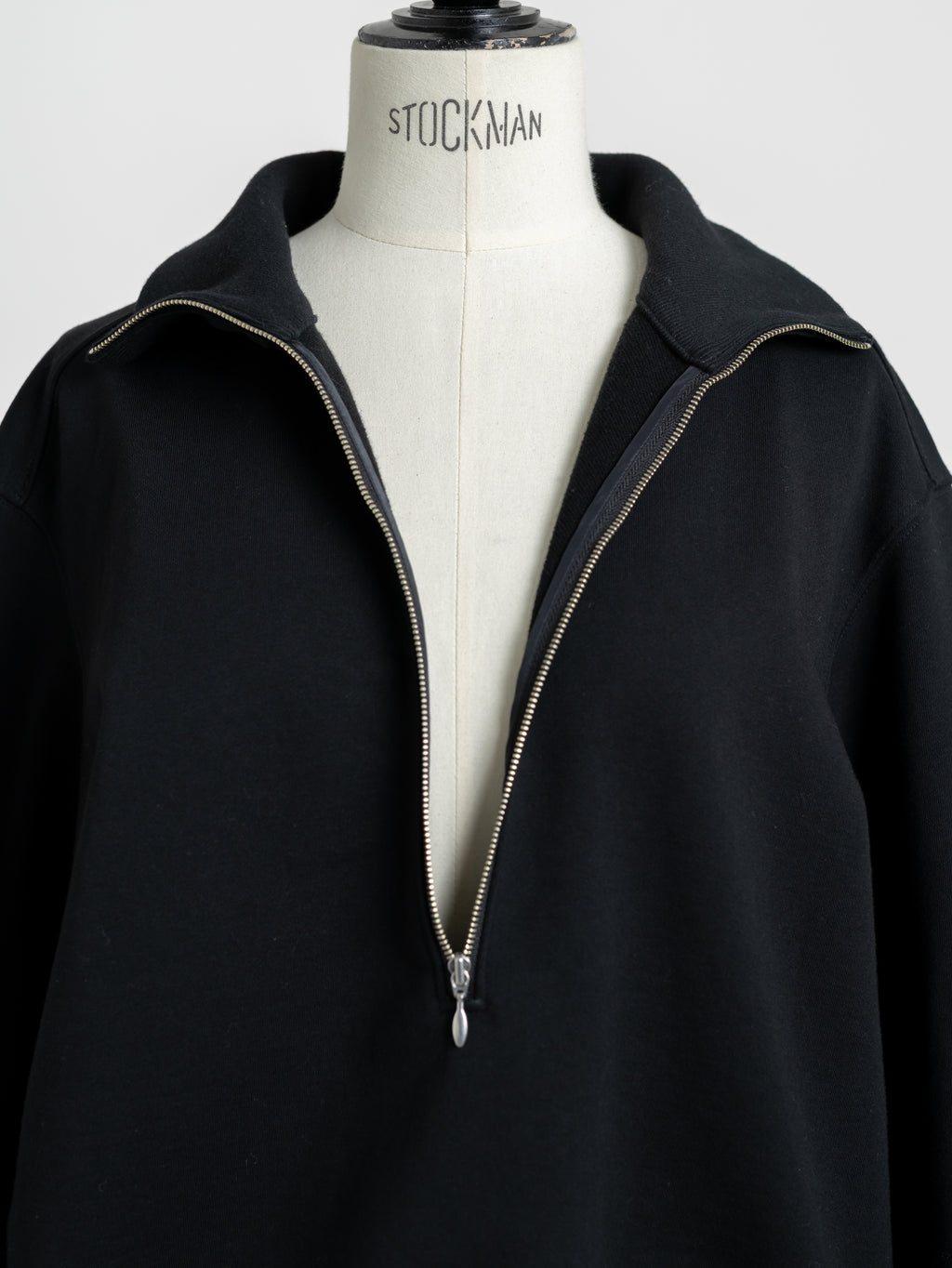 【PRE ORDER】HALF ZIP SWEAT