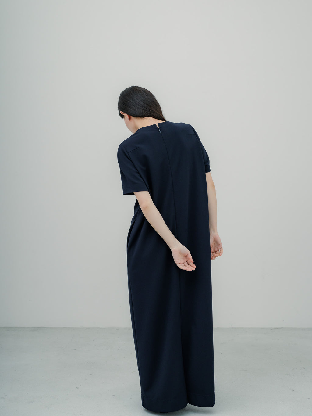 【PRE ORDER】SILKY TECH DRESS/Navy