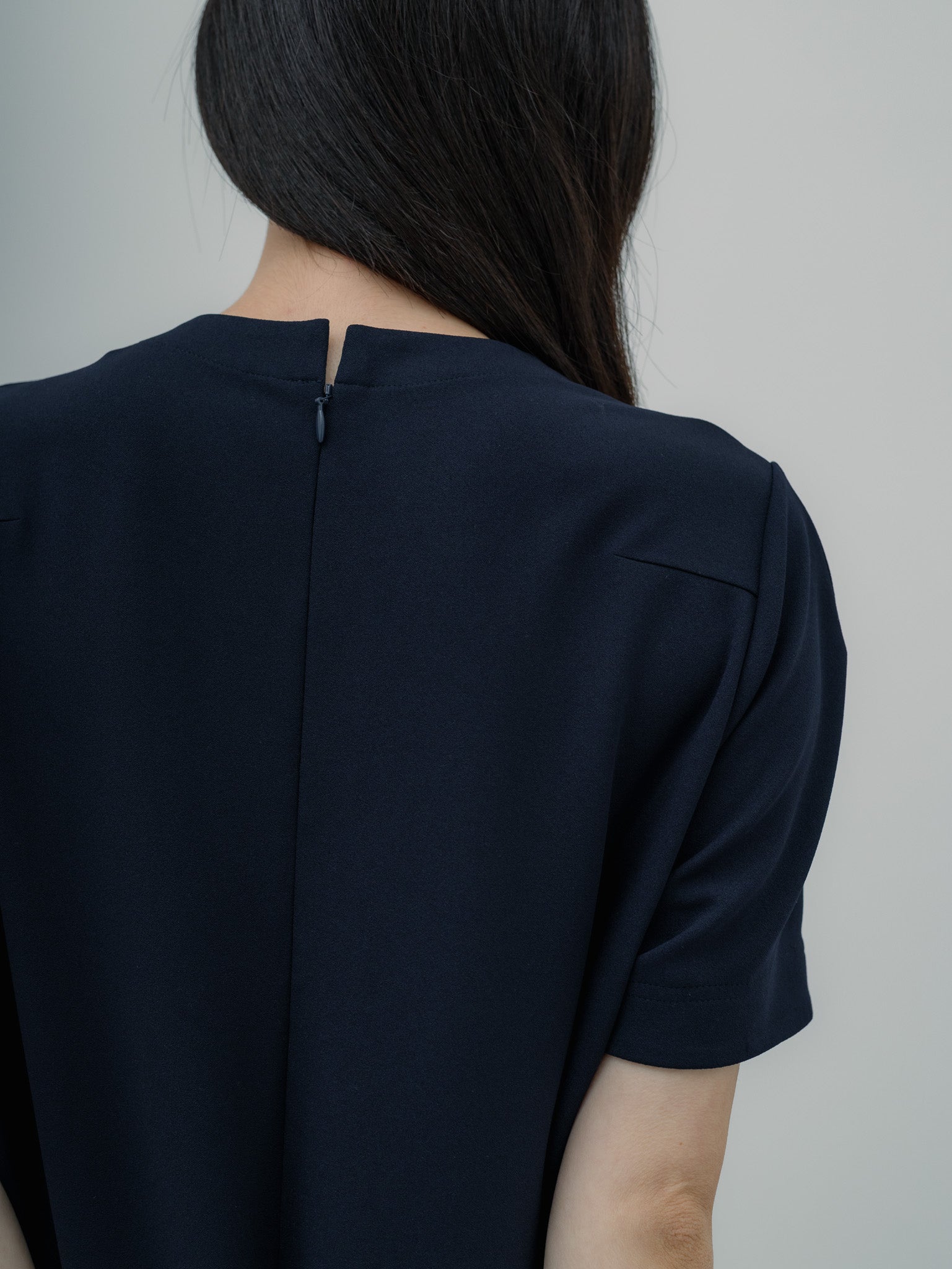 SILKY TECH DRESS/Navy – FREY.online