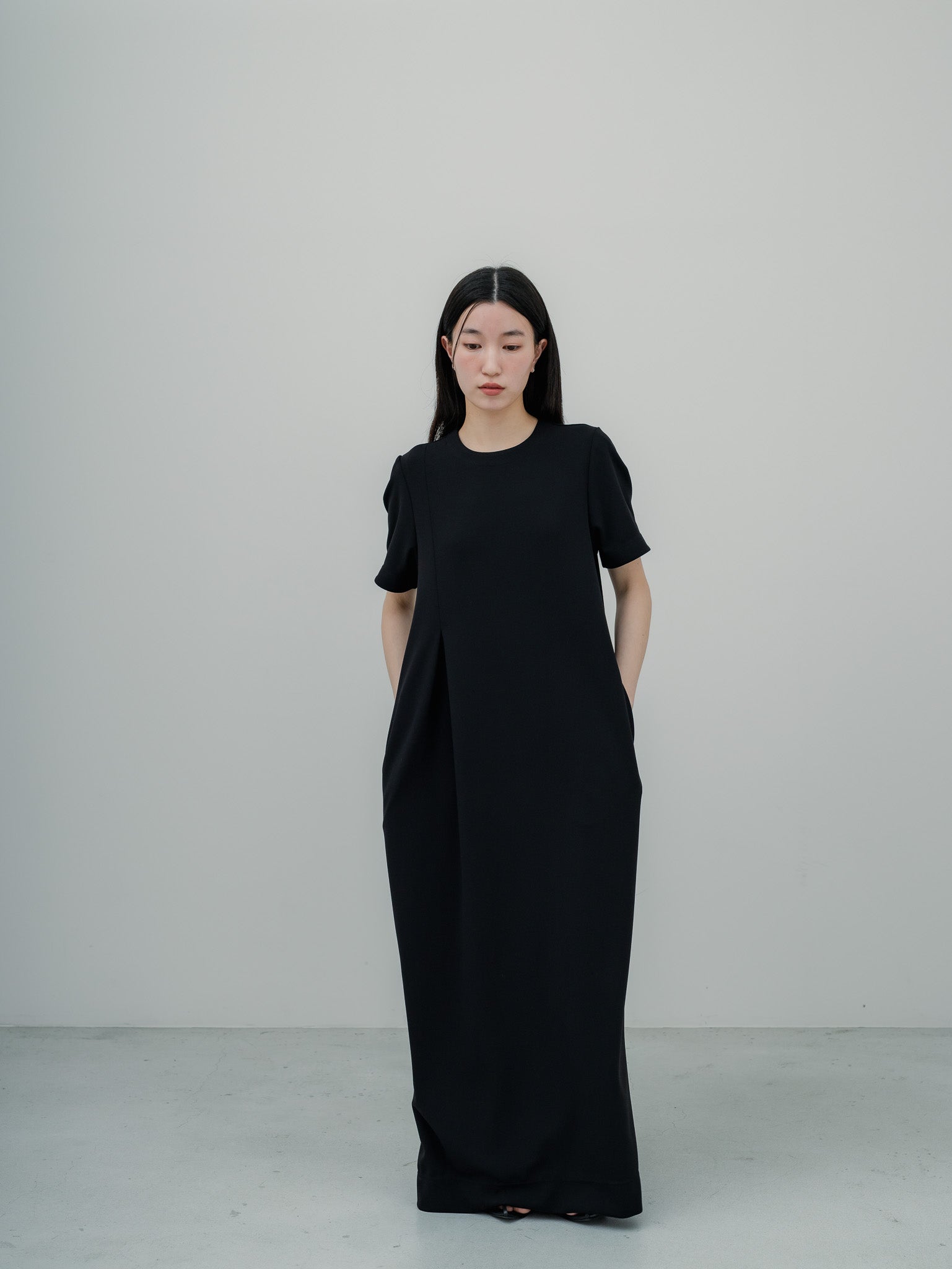 【PRE ORDER】SILKY TECH DRESS/Black