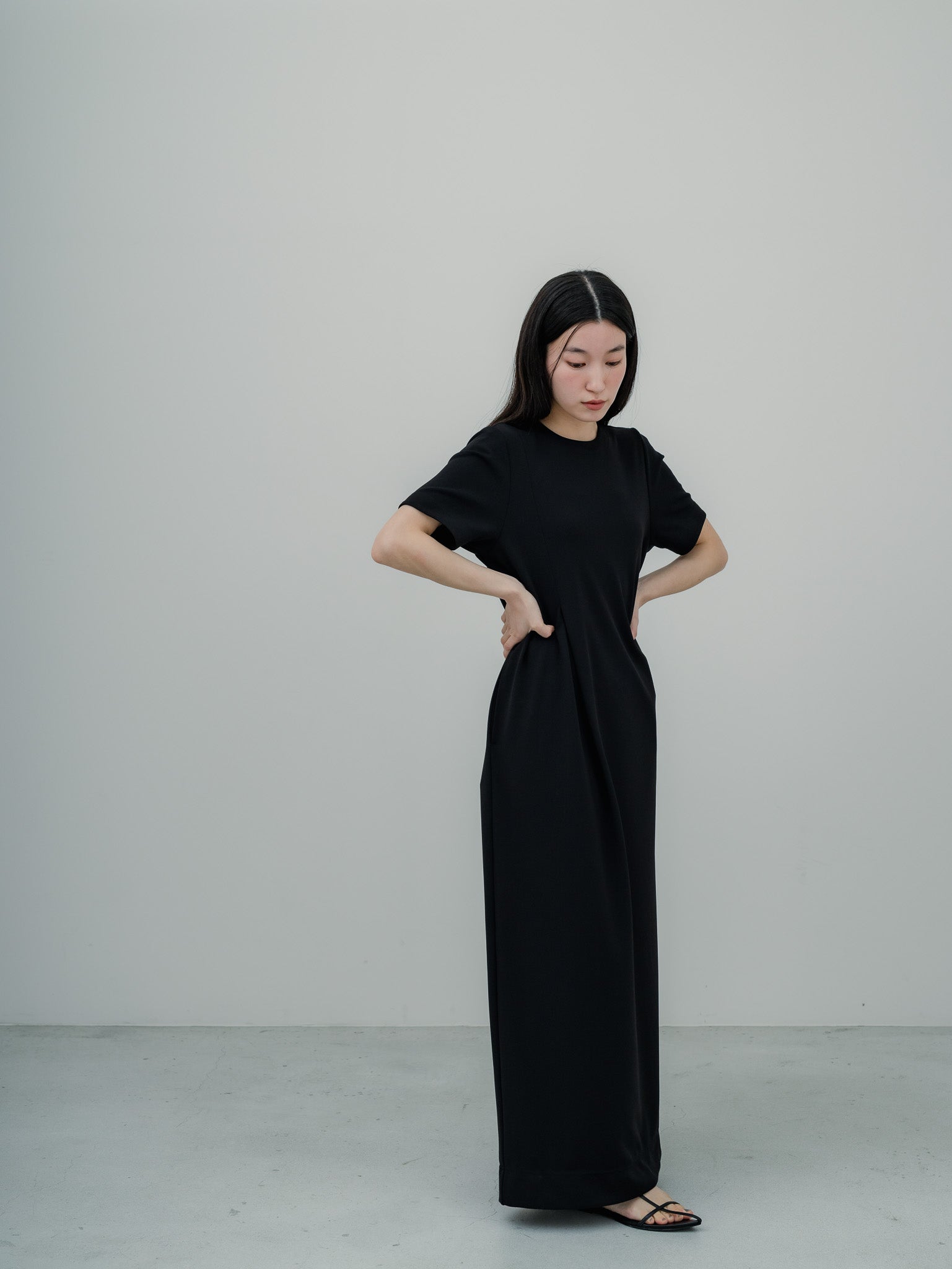 【PRE ORDER】SILKY TECH DRESS/Black