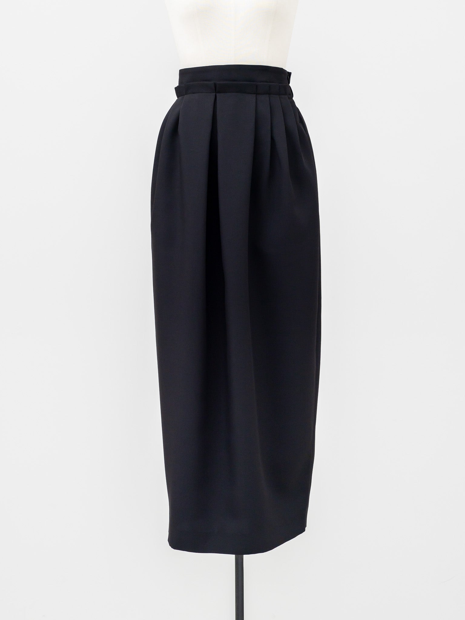 PRE ORDER]EASY DRAPE SKIRT/Black – FREY.online