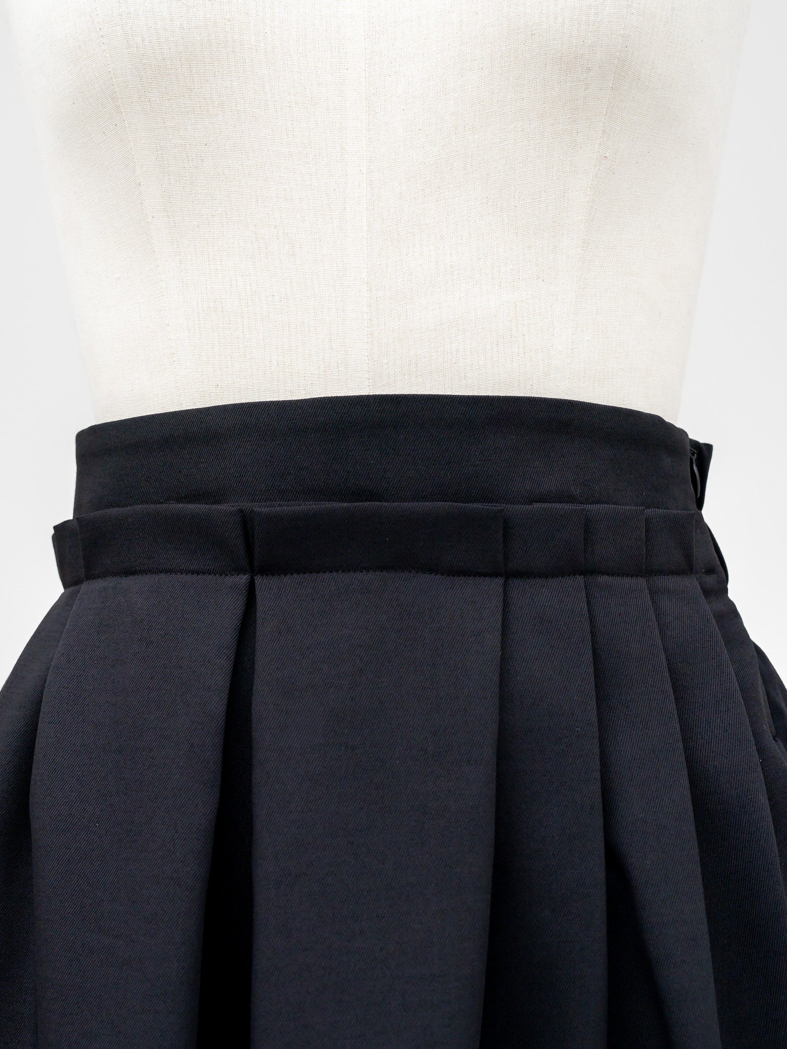 【PRE ORDER】EASY DRAPE SKIRT/Black