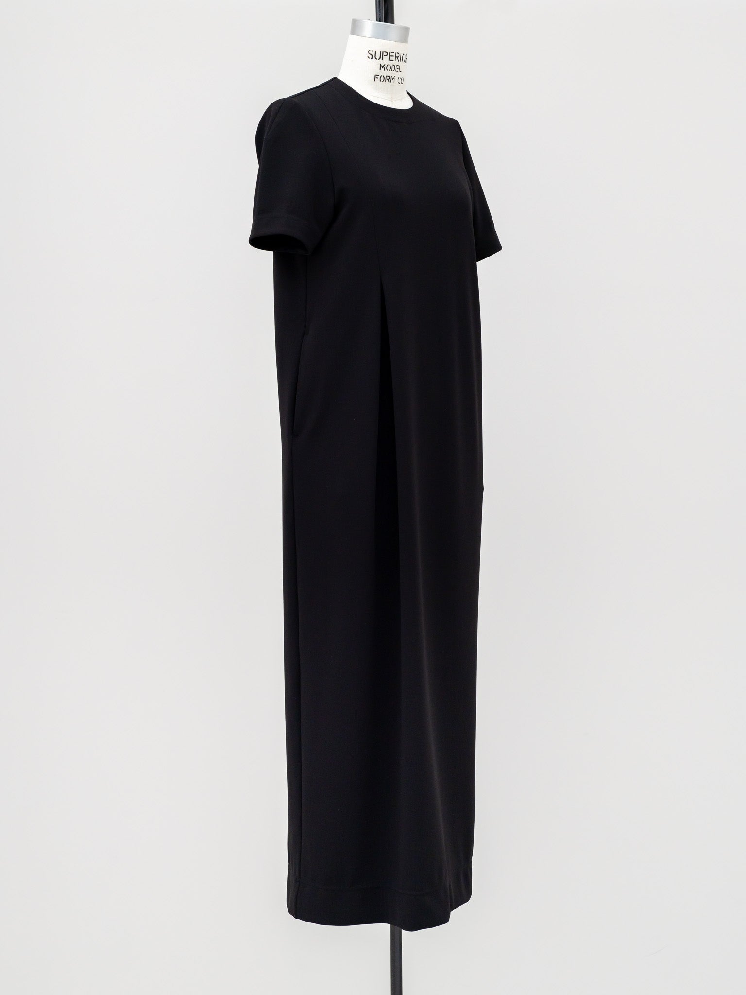 SILKY TECH DRESS/Black – FREY.online