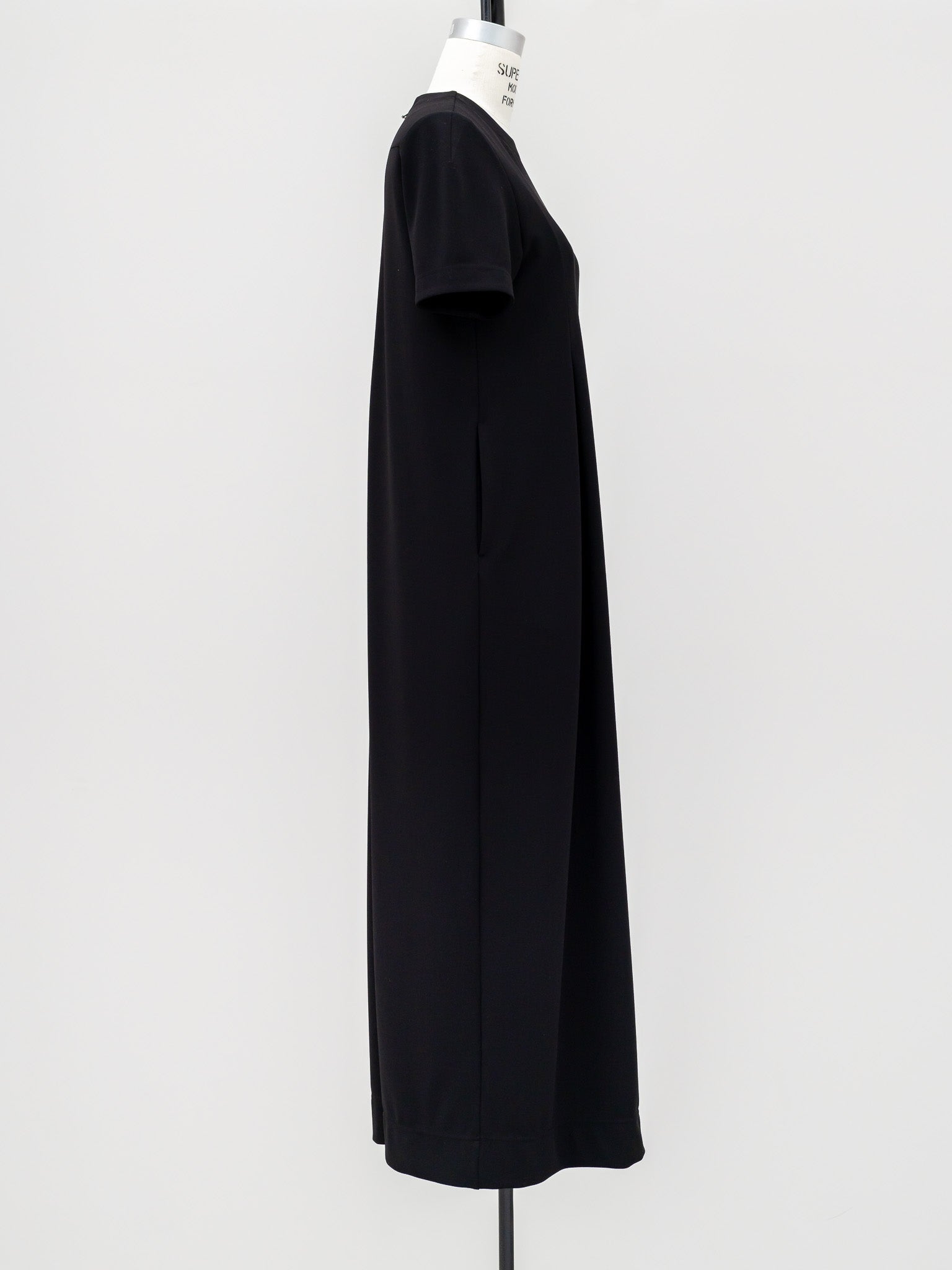 SILKY TECH DRESS/Black – FREY.online