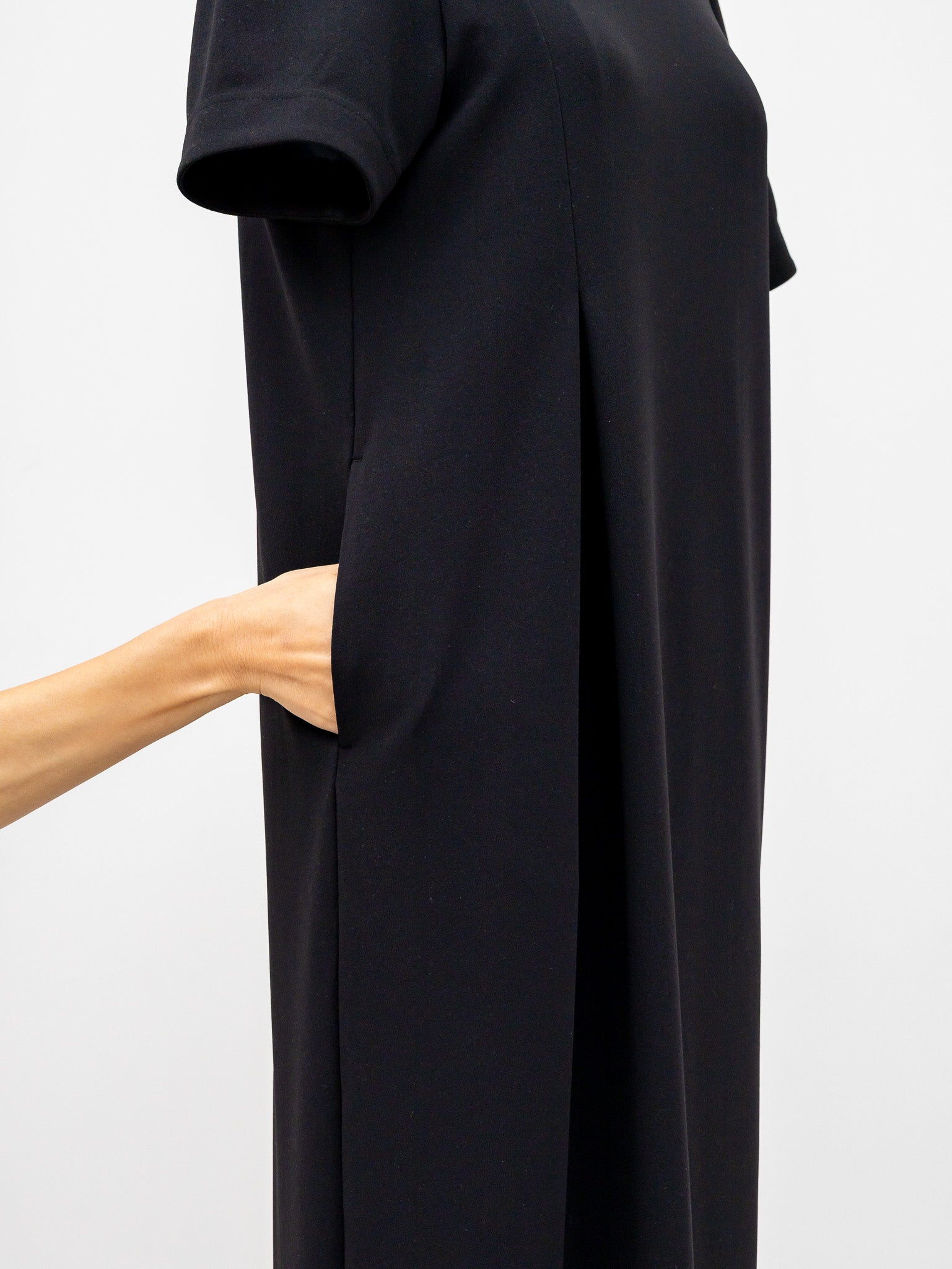 【PRE ORDER】SILKY TECH DRESS/Black