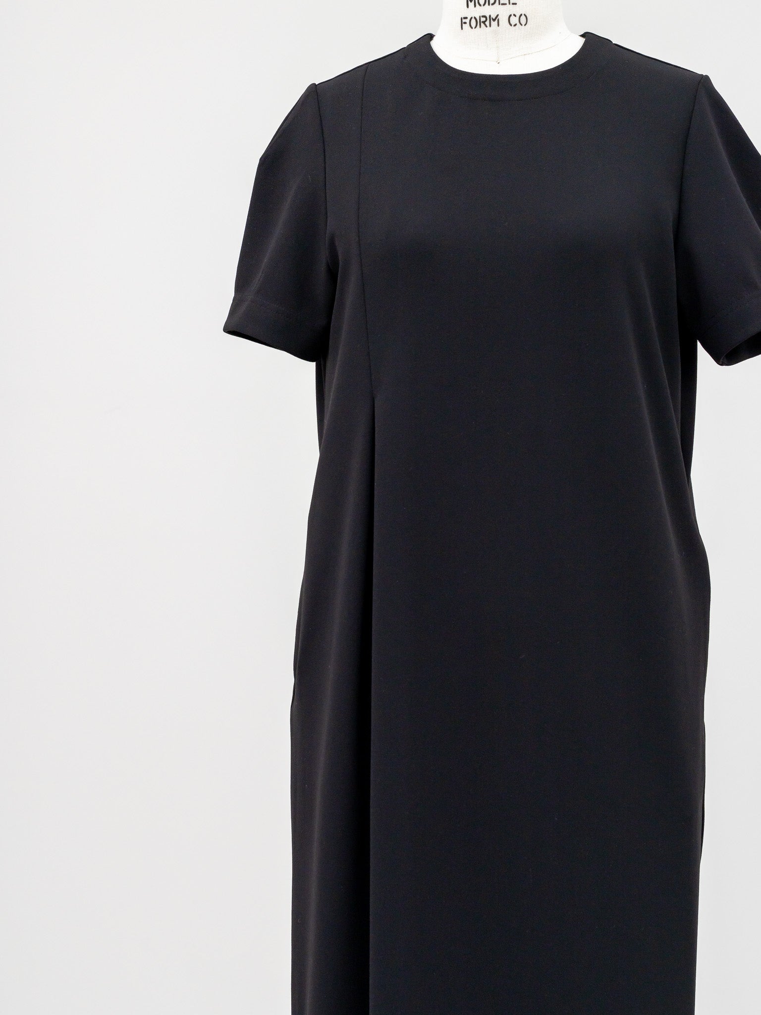 【PRE ORDER】SILKY TECH DRESS/Black