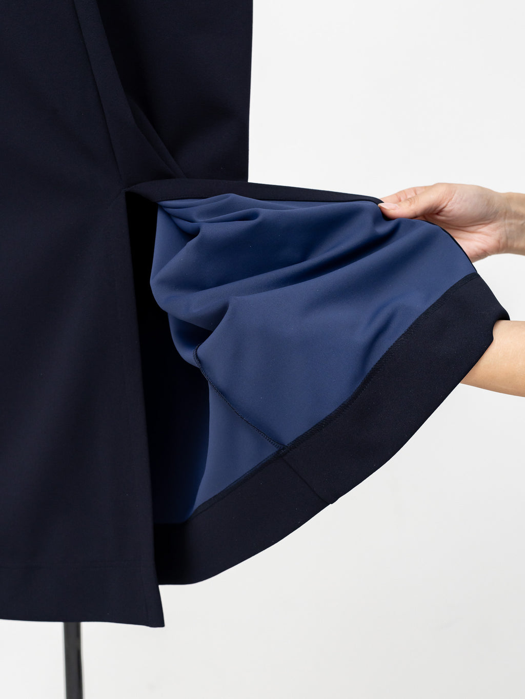 【PRE ORDER】SILKY TECH DRESS/Navy