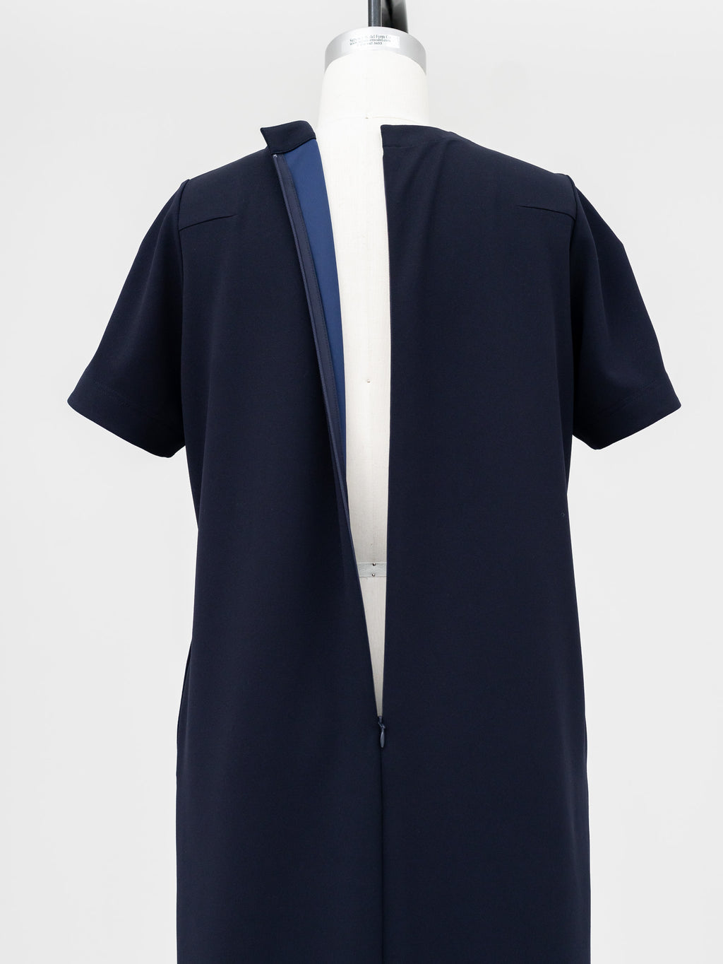 【PRE ORDER】SILKY TECH DRESS/Navy