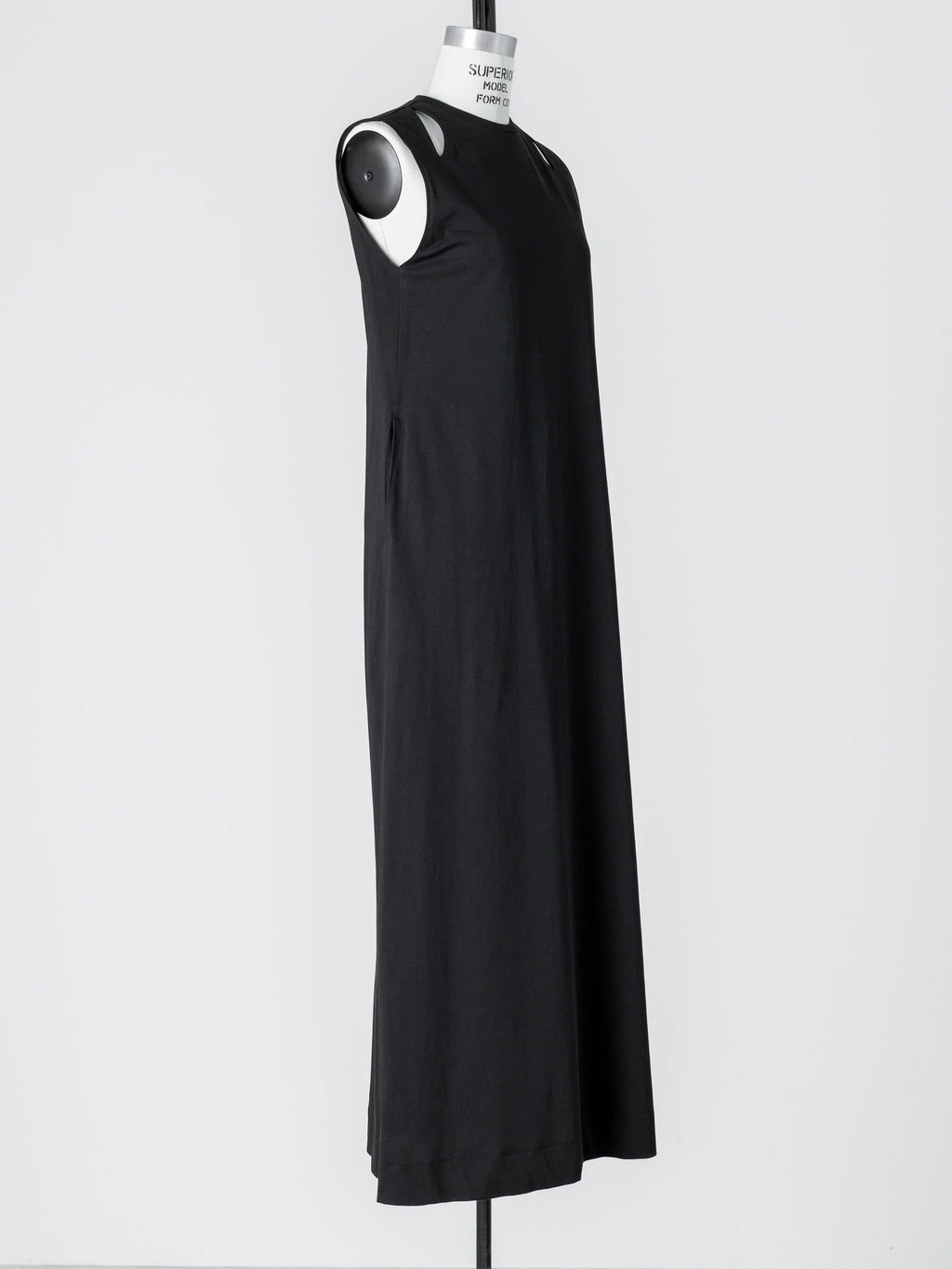 CUT OUT DRESS / black