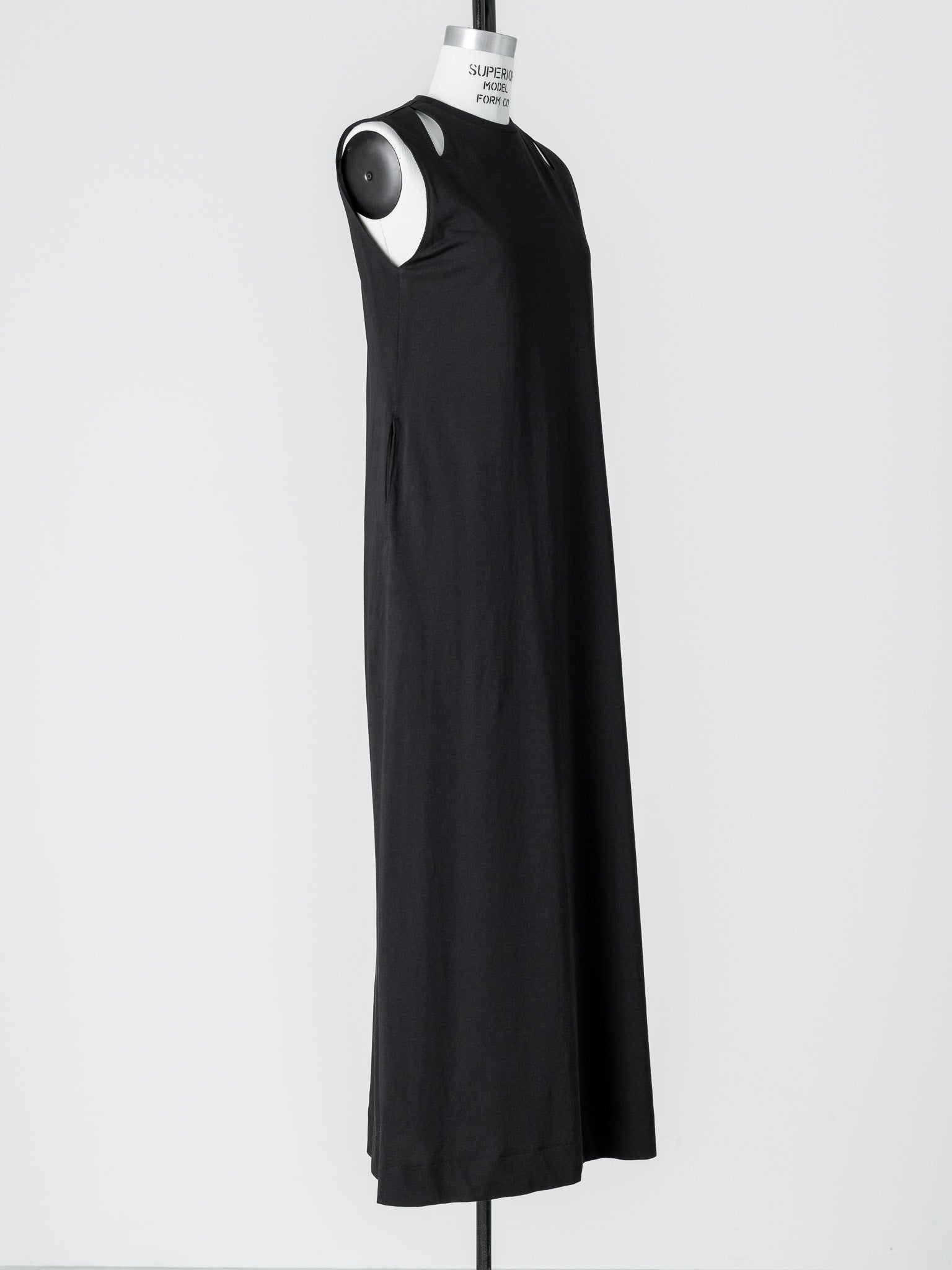 【PRE ORDER】CUT OUT DRESS / black