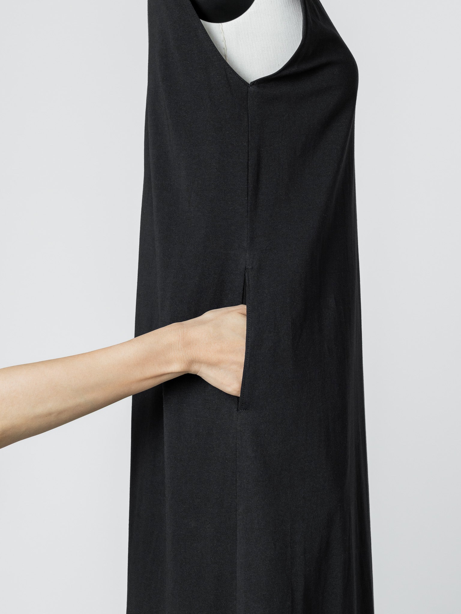 【PRE ORDER】CUT OUT DRESS / black