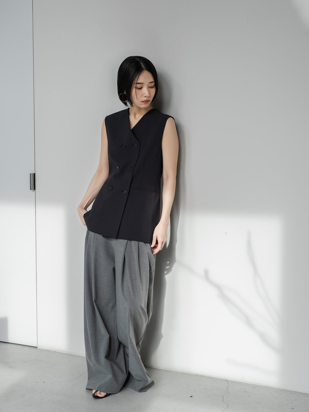 【PRE ORDER】CURVE VEST - NAVY