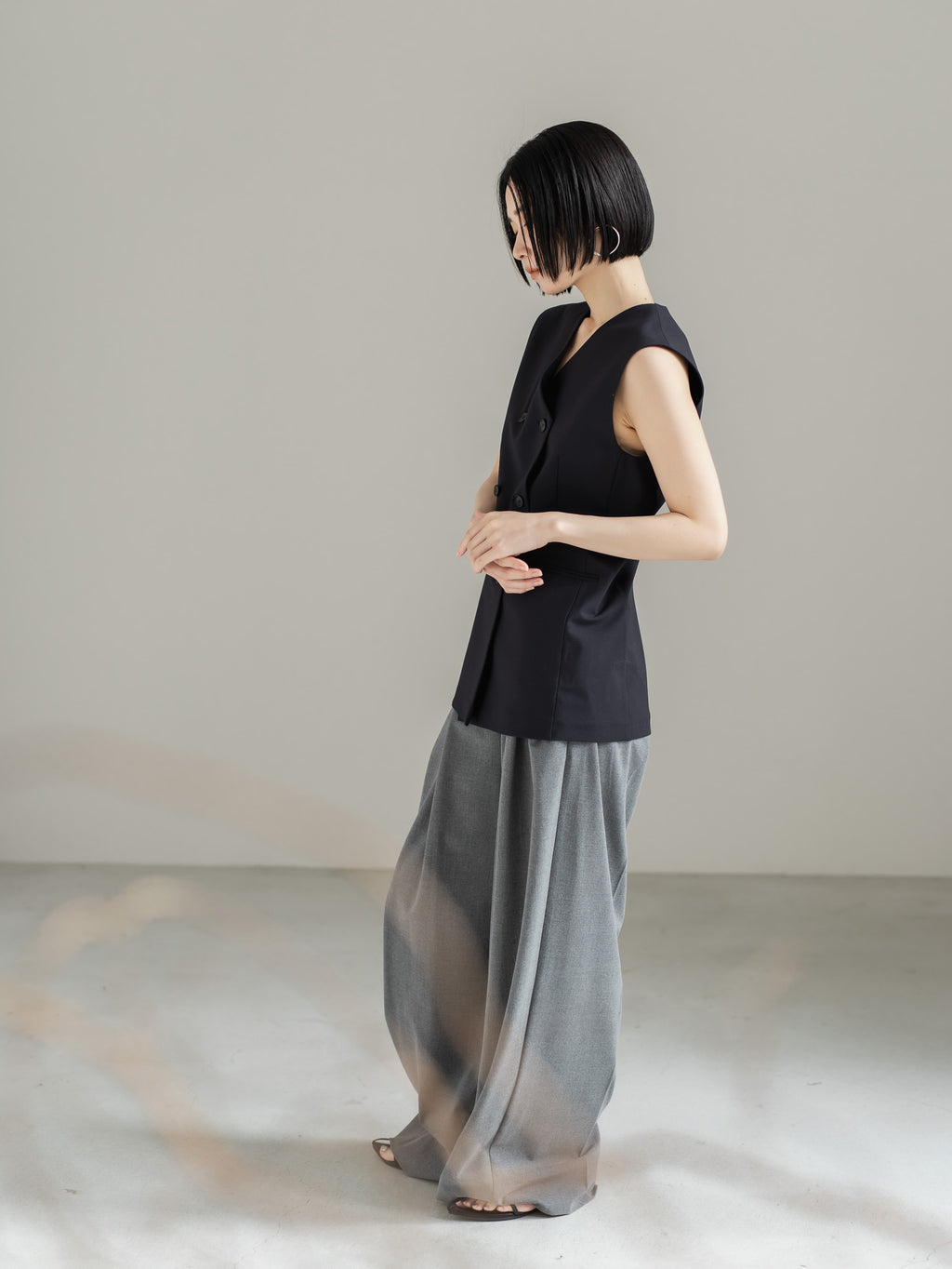 【PRE ORDER】CURVE VEST - NAVY