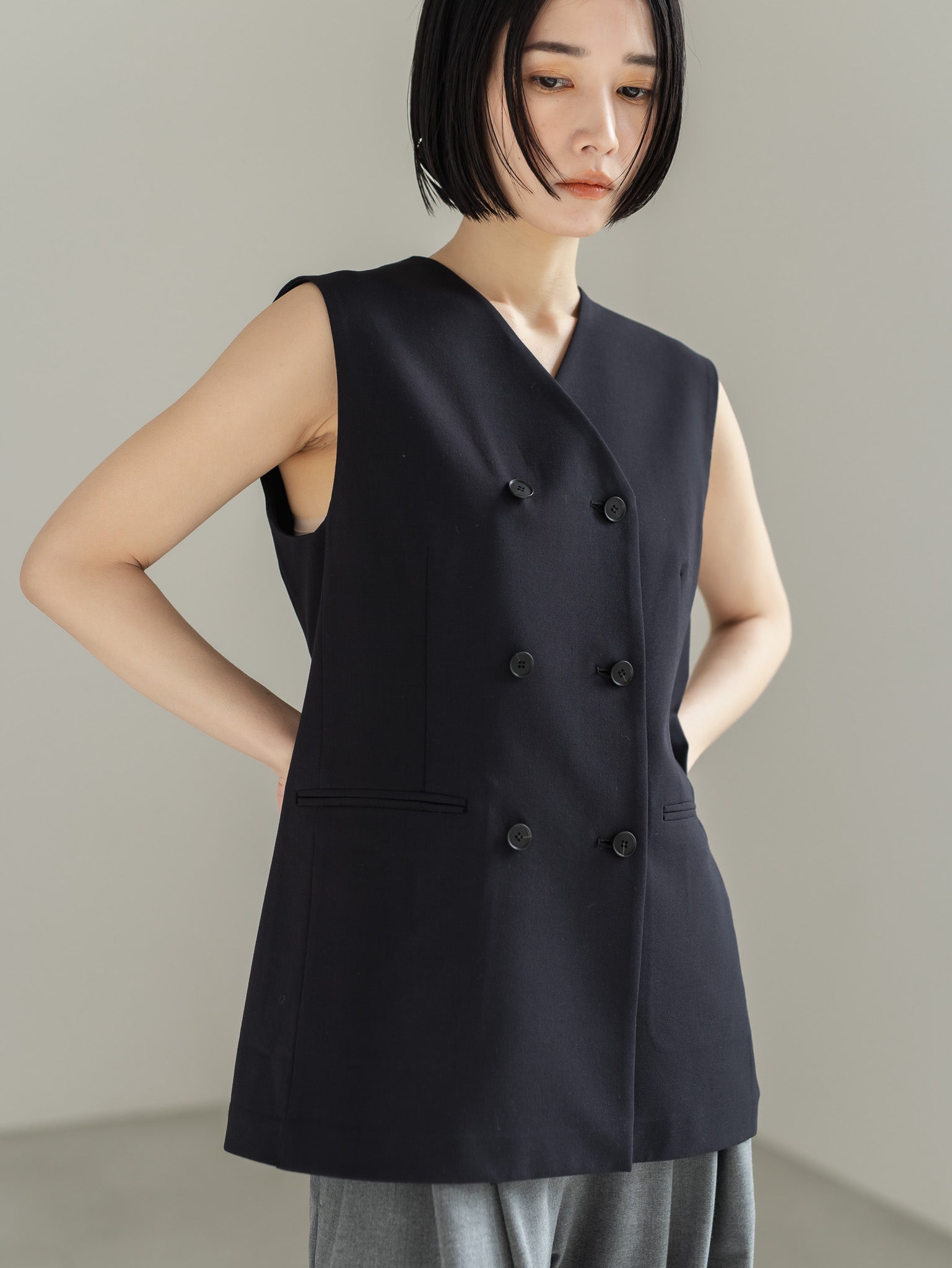 【PRE ORDER】CURVE VEST - NAVY