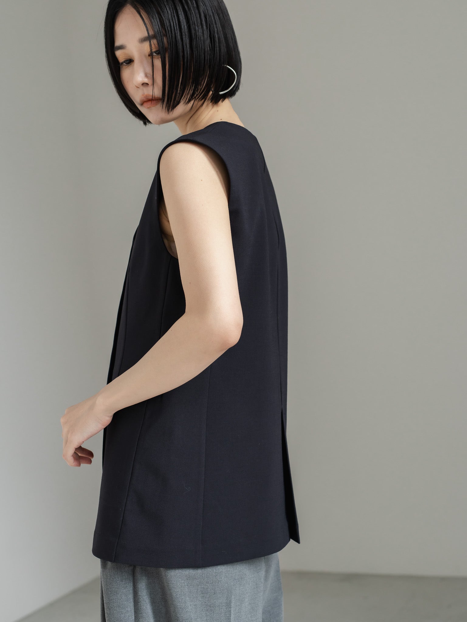 【PRE ORDER】CURVE VEST - NAVY