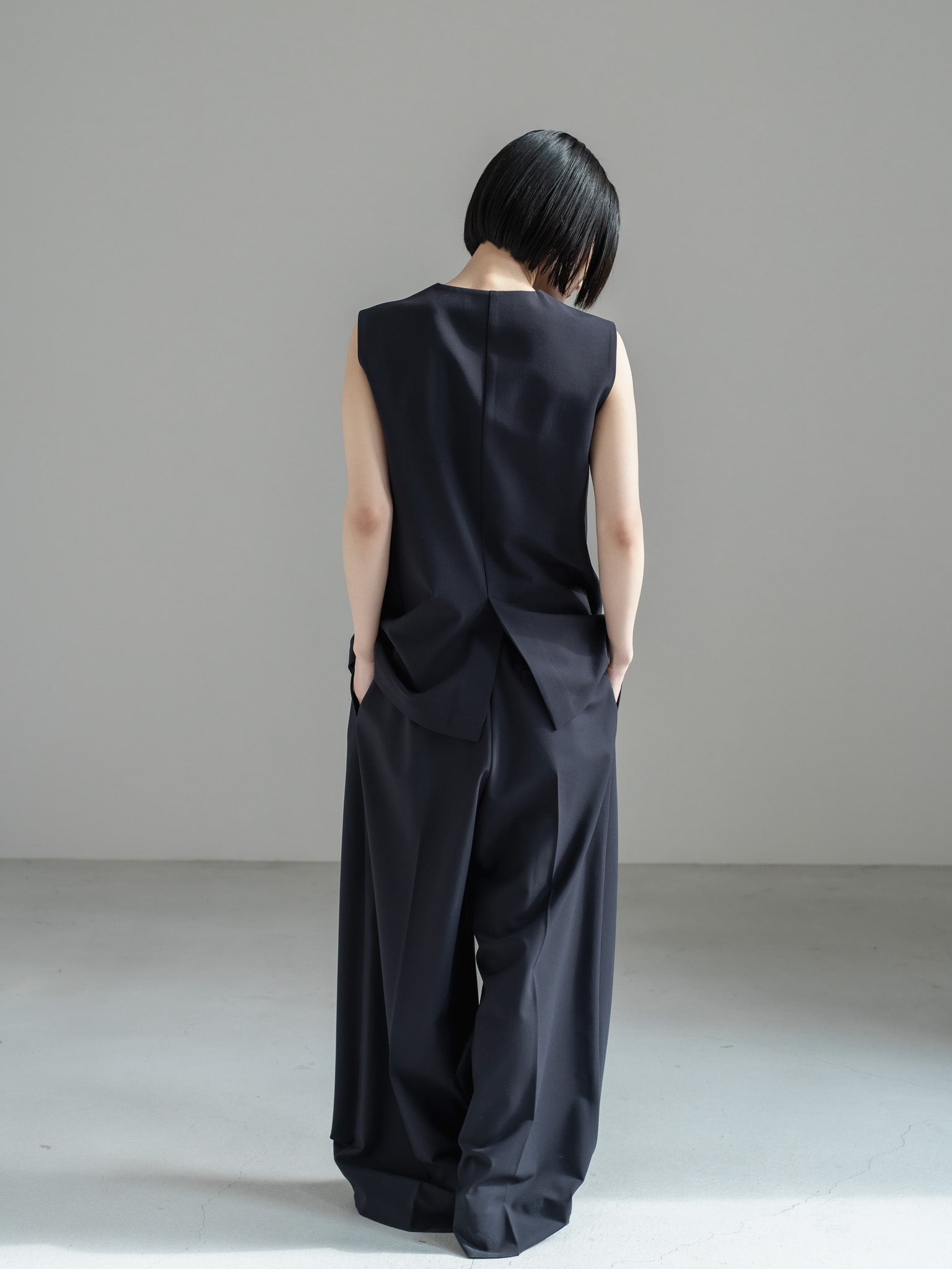 【PRE ORDER】CURVE VEST - NAVY