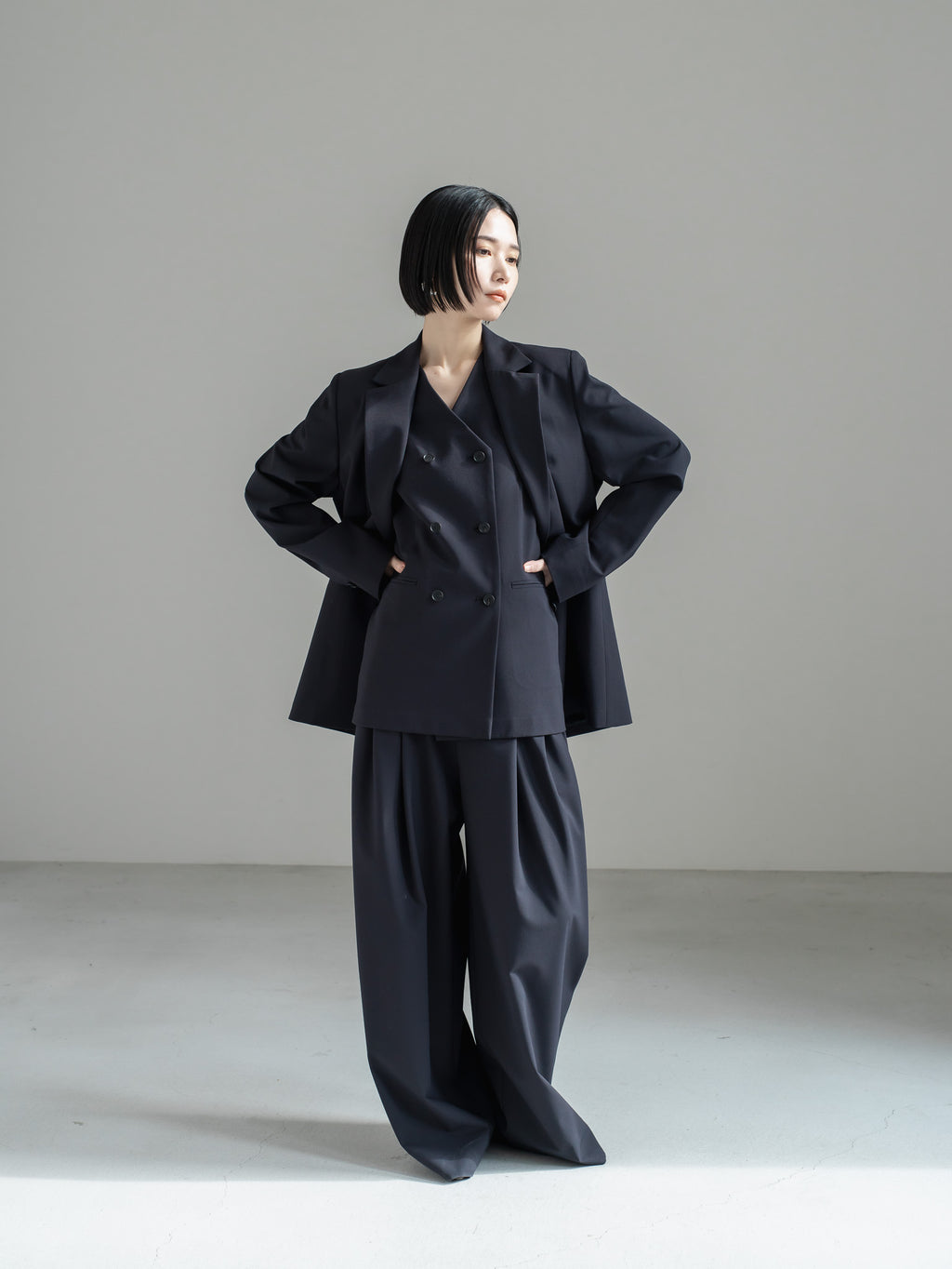 【PRE ORDER】CURVE VEST - NAVY