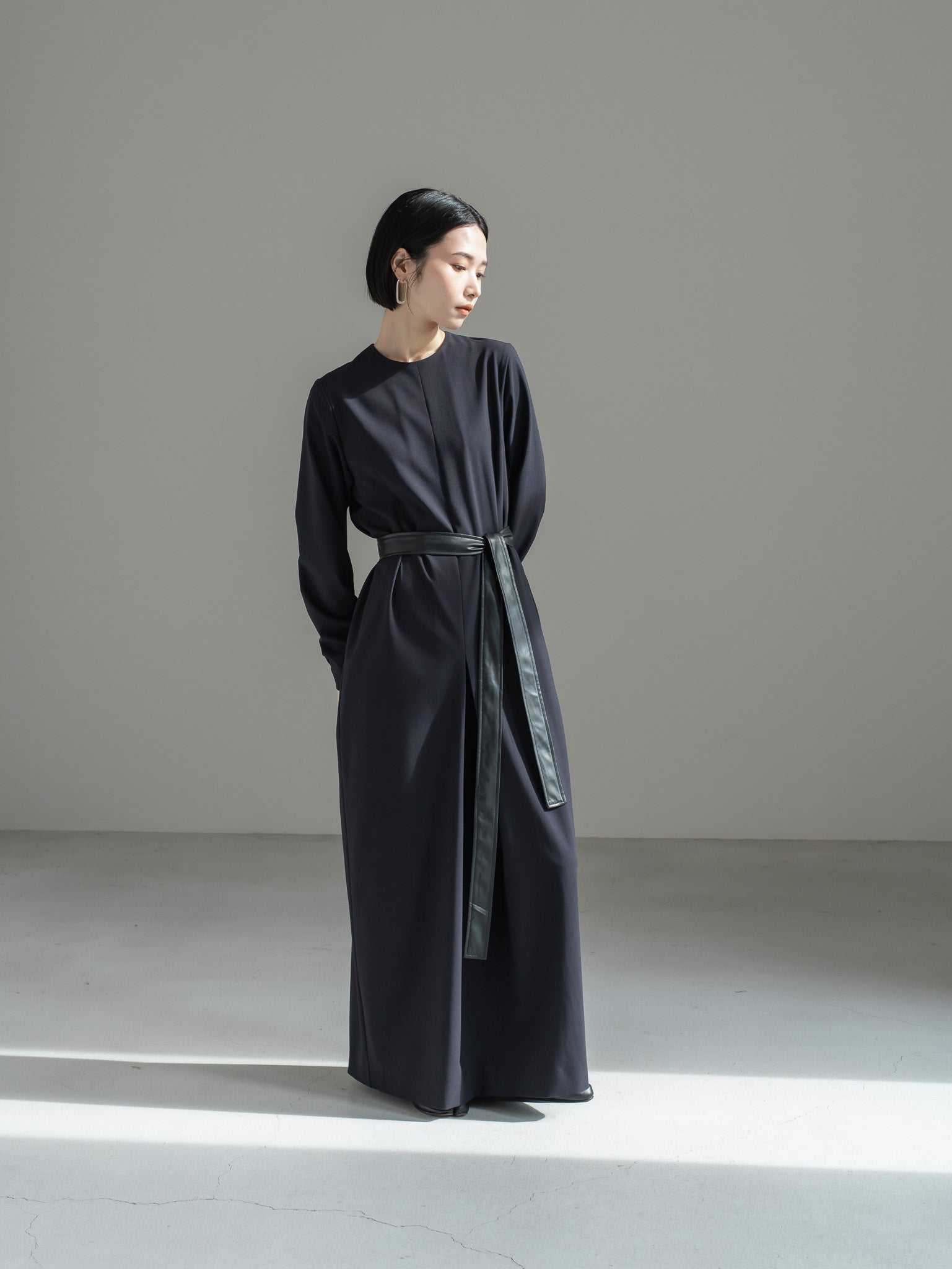 【新品タグ付】frey フレイ　TONE DRESS PRE ORDER】TONE DRESS - NAVY – FREY.online