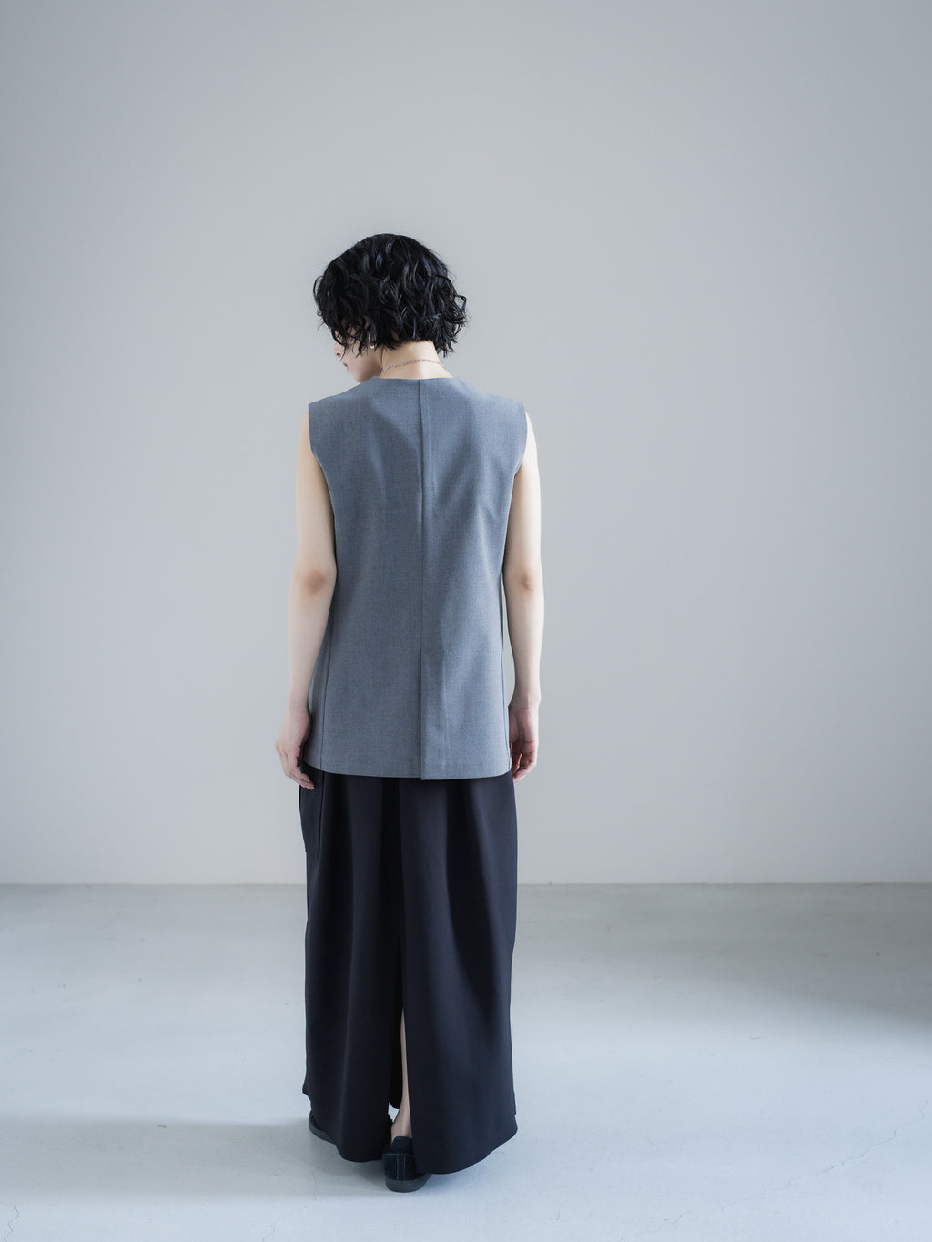 【PRE ORDER】CURVE VEST - GRAY