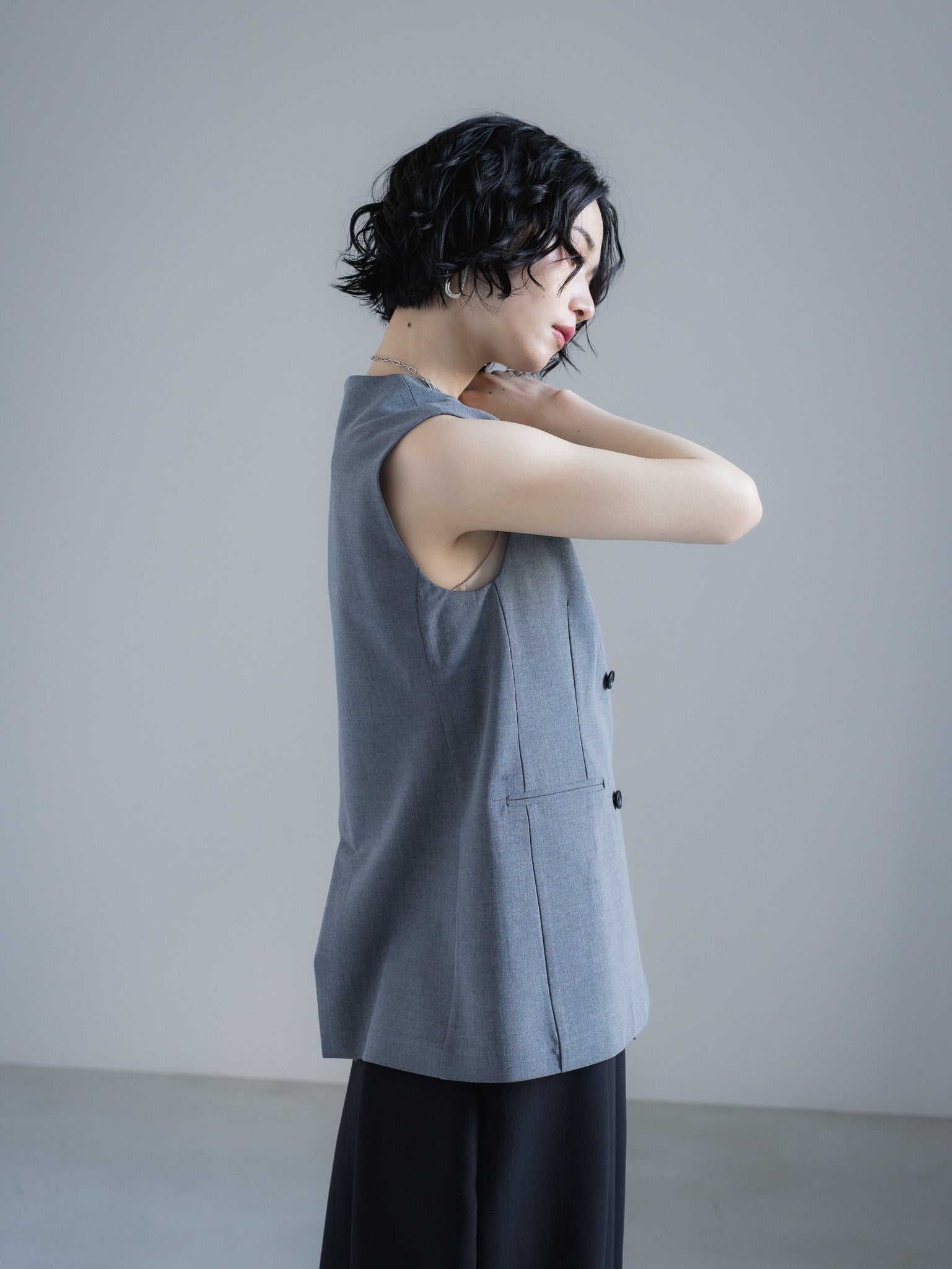 【PRE ORDER】CURVE VEST - GRAY