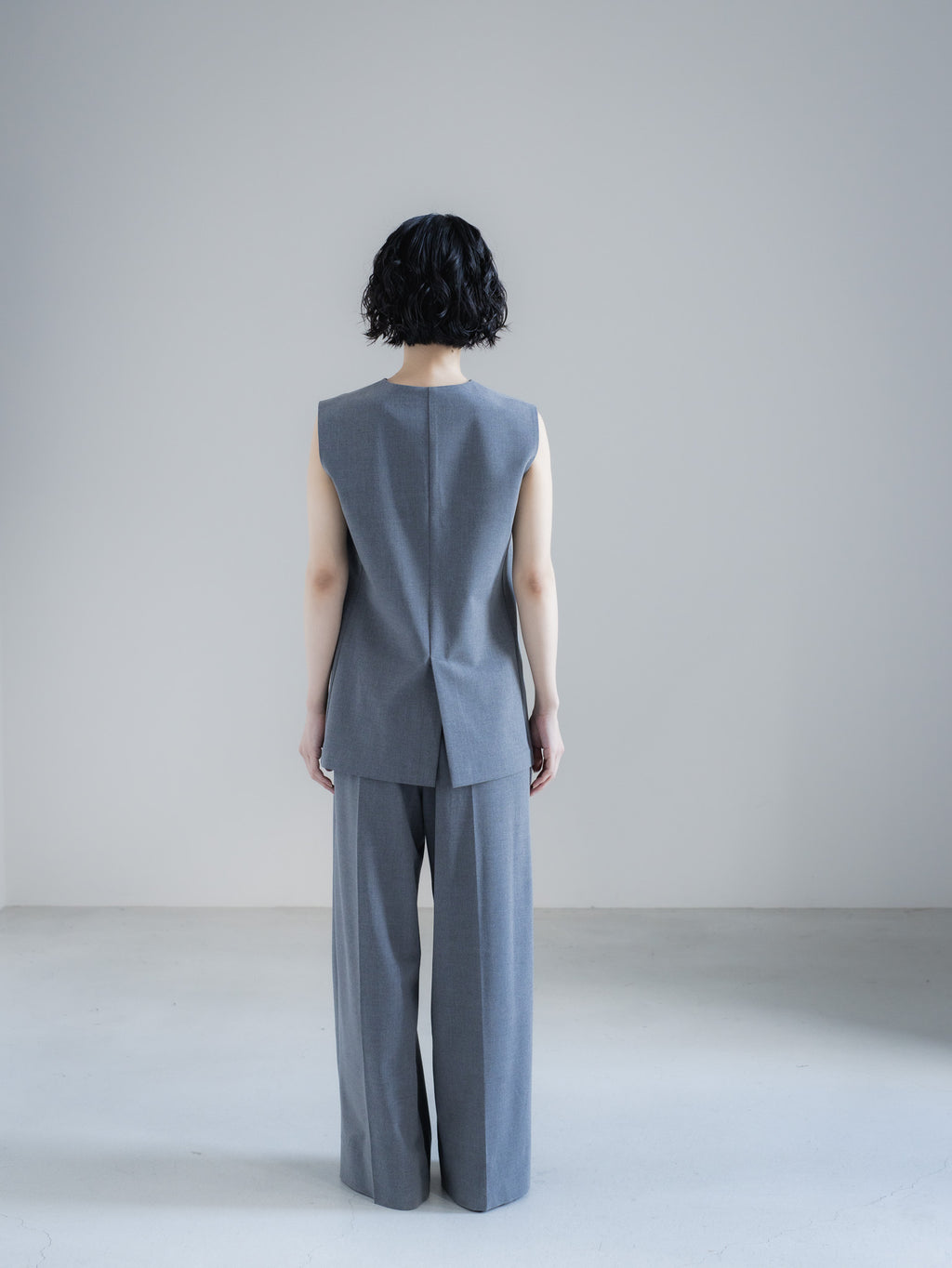 【PRE ORDER】CURVE VEST - GRAY