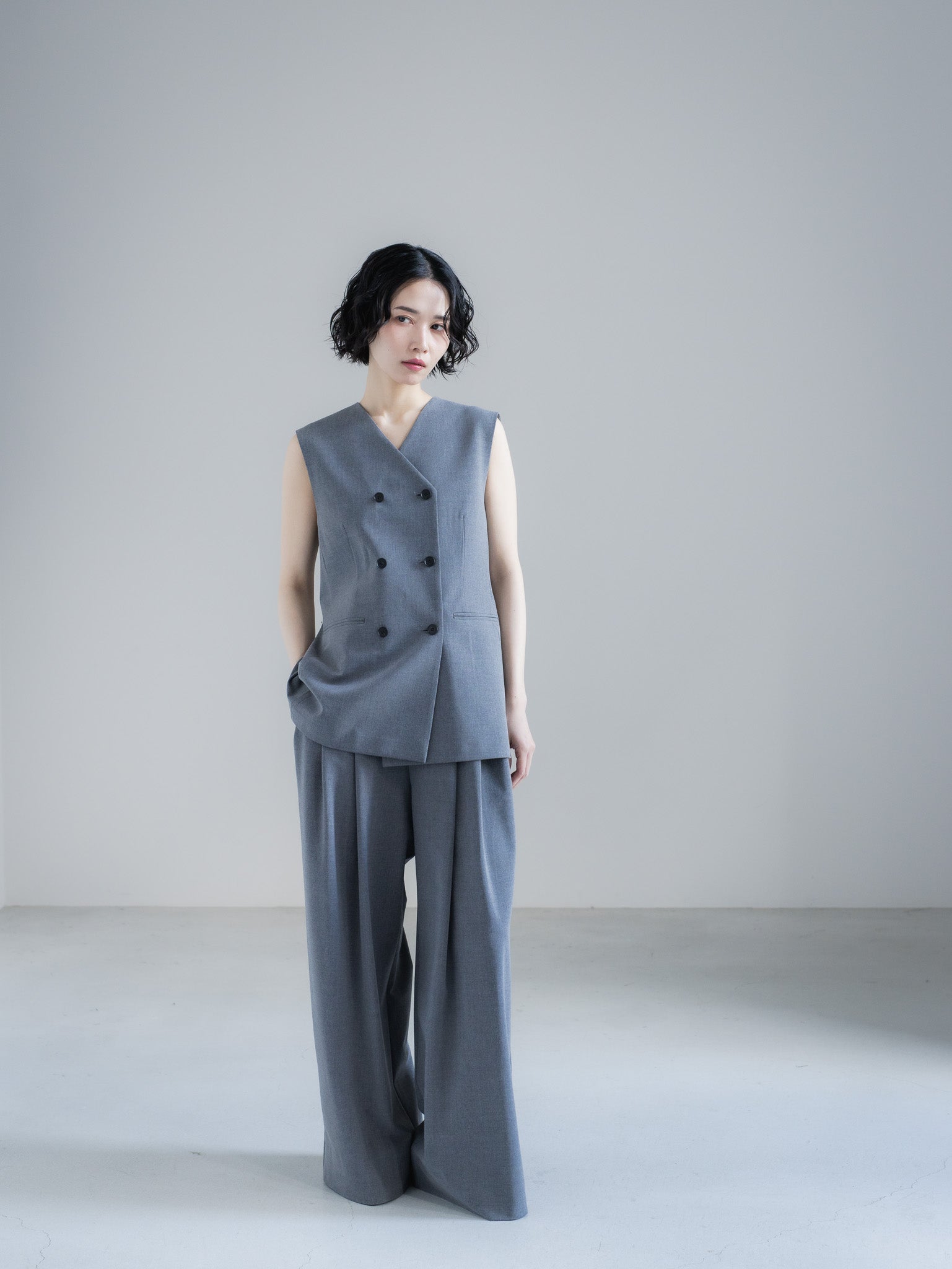 【PRE ORDER】CURVE VEST - GRAY