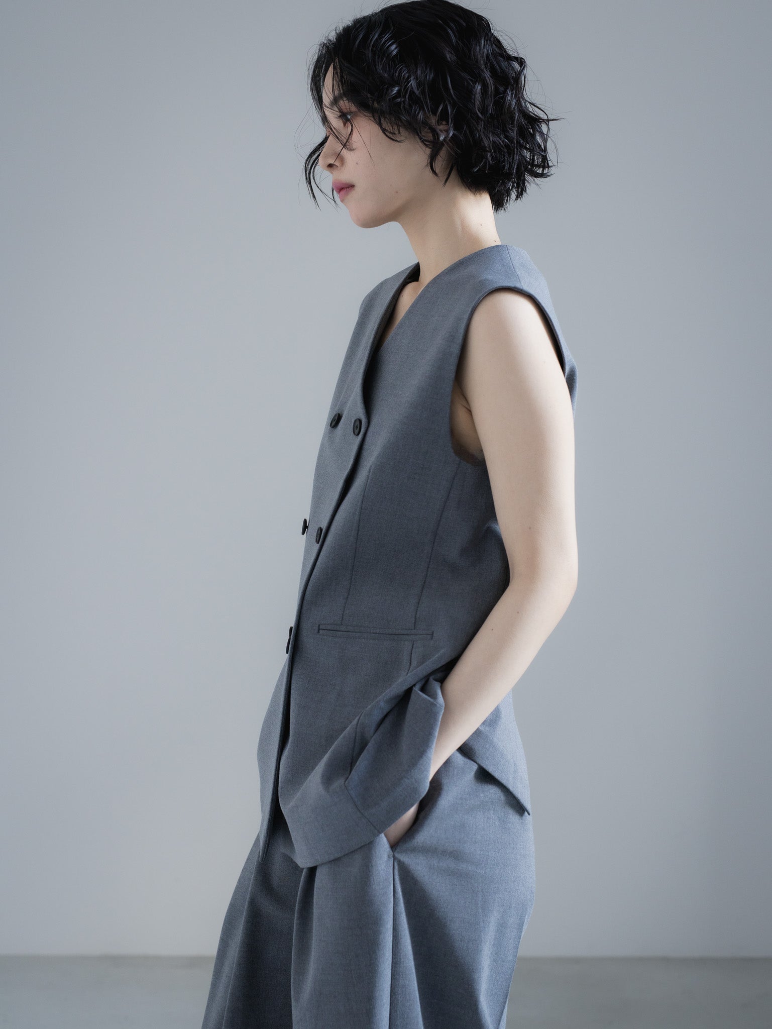 【PRE ORDER】CURVE VEST - GRAY