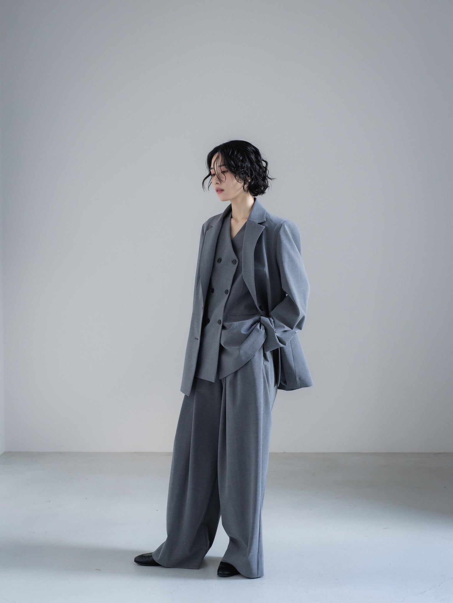 【PRE ORDER】CURVE VEST - GRAY