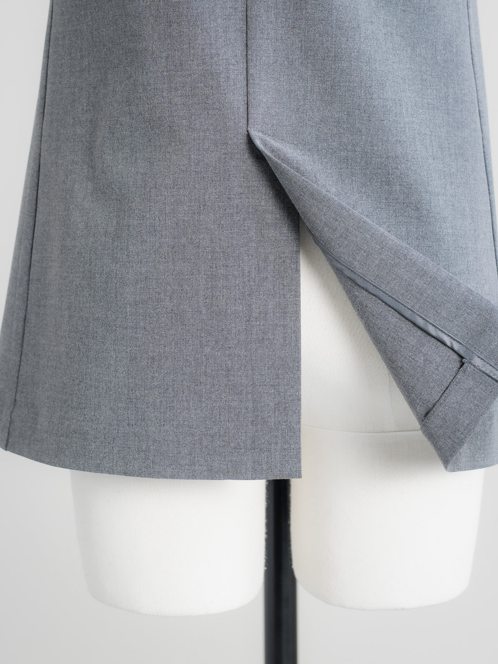 【PRE ORDER】CURVE VEST - GRAY