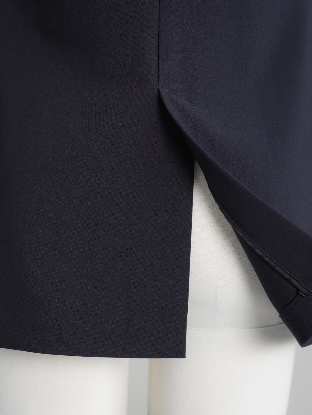 【PRE ORDER】CURVE VEST - NAVY