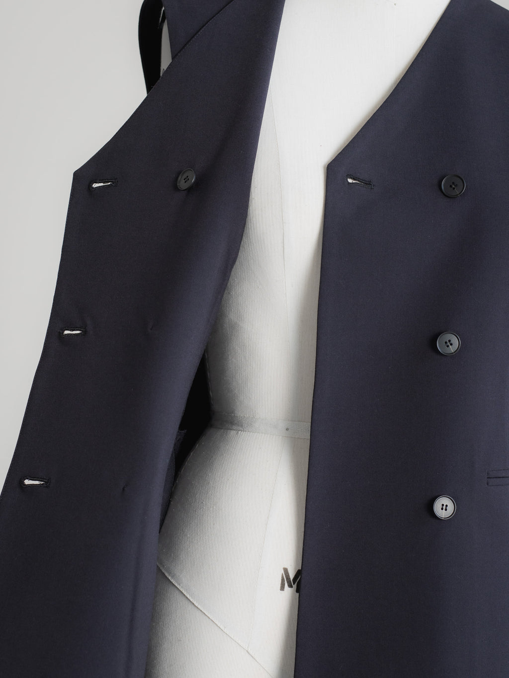 【PRE ORDER】CURVE VEST - NAVY