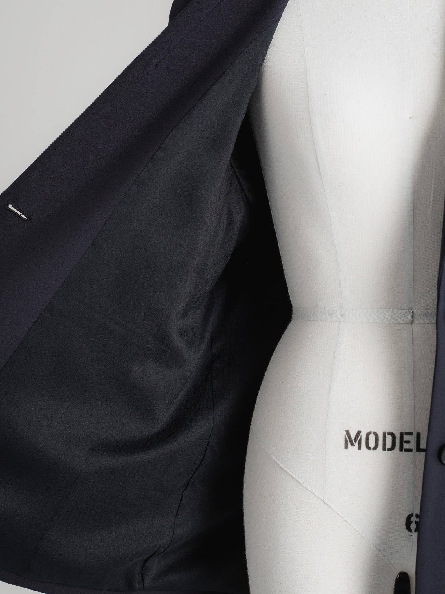 【PRE ORDER】OUTLINE JACKET - NAVY