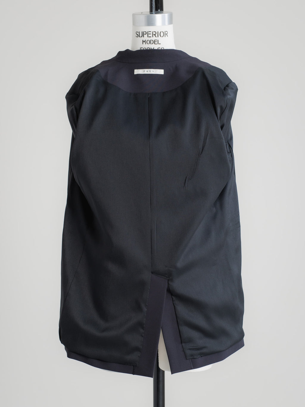 【PRE ORDER】OUTLINE JACKET - NAVY
